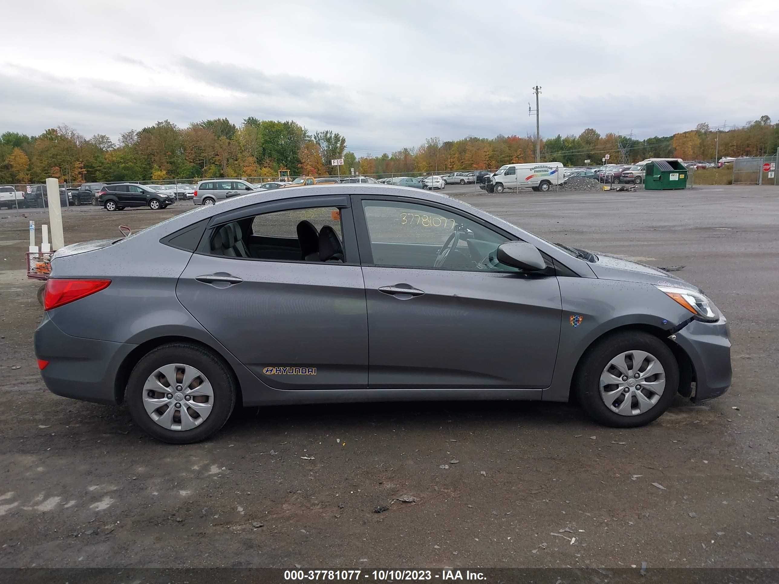 Photo 12 VIN: KMHCT4AE0FU821375 - HYUNDAI ACCENT 