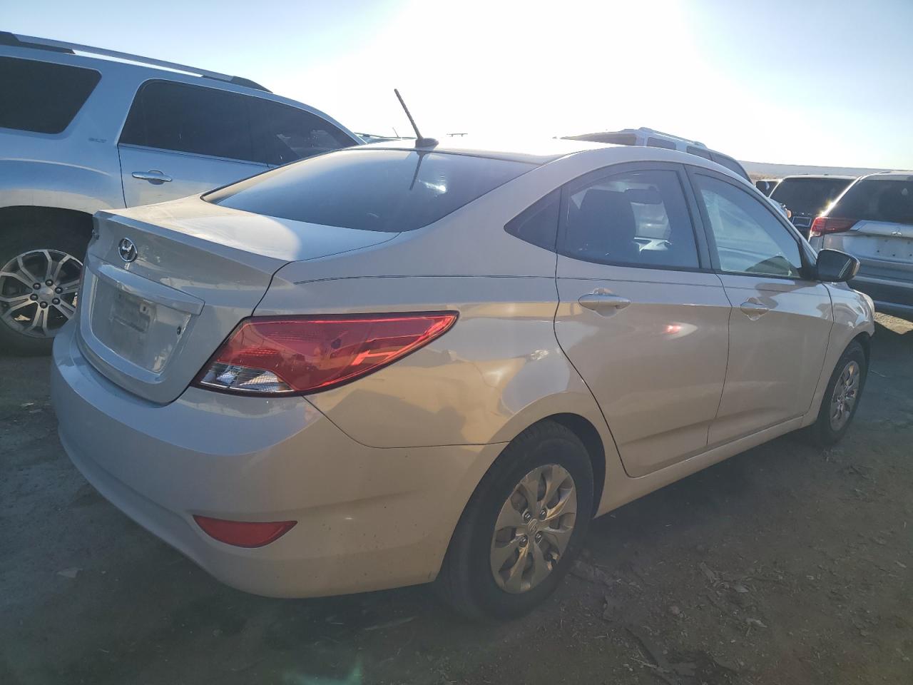 Photo 2 VIN: KMHCT4AE0FU936252 - HYUNDAI ACCENT 