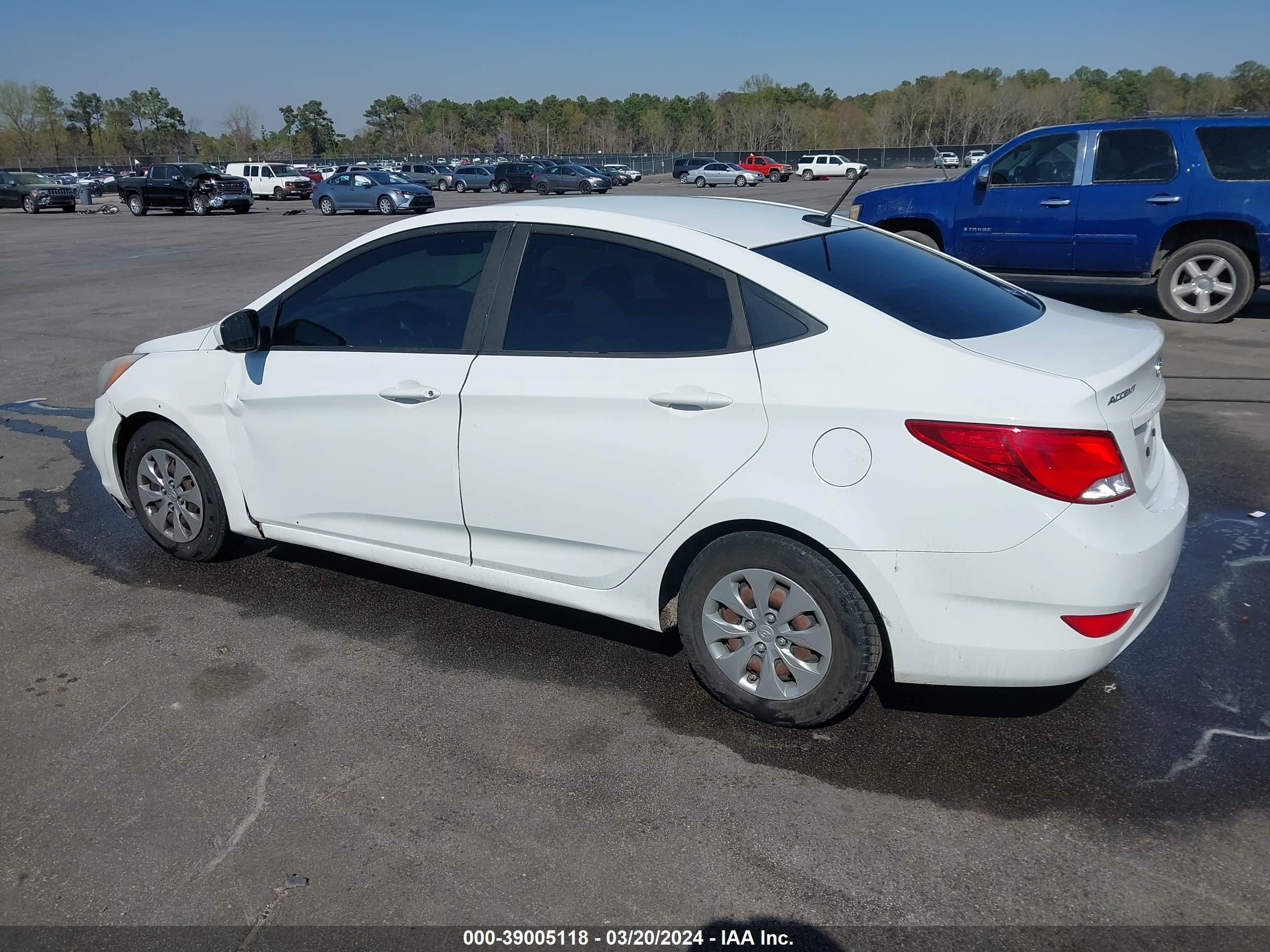 Photo 2 VIN: KMHCT4AE0GU107800 - HYUNDAI ACCENT 