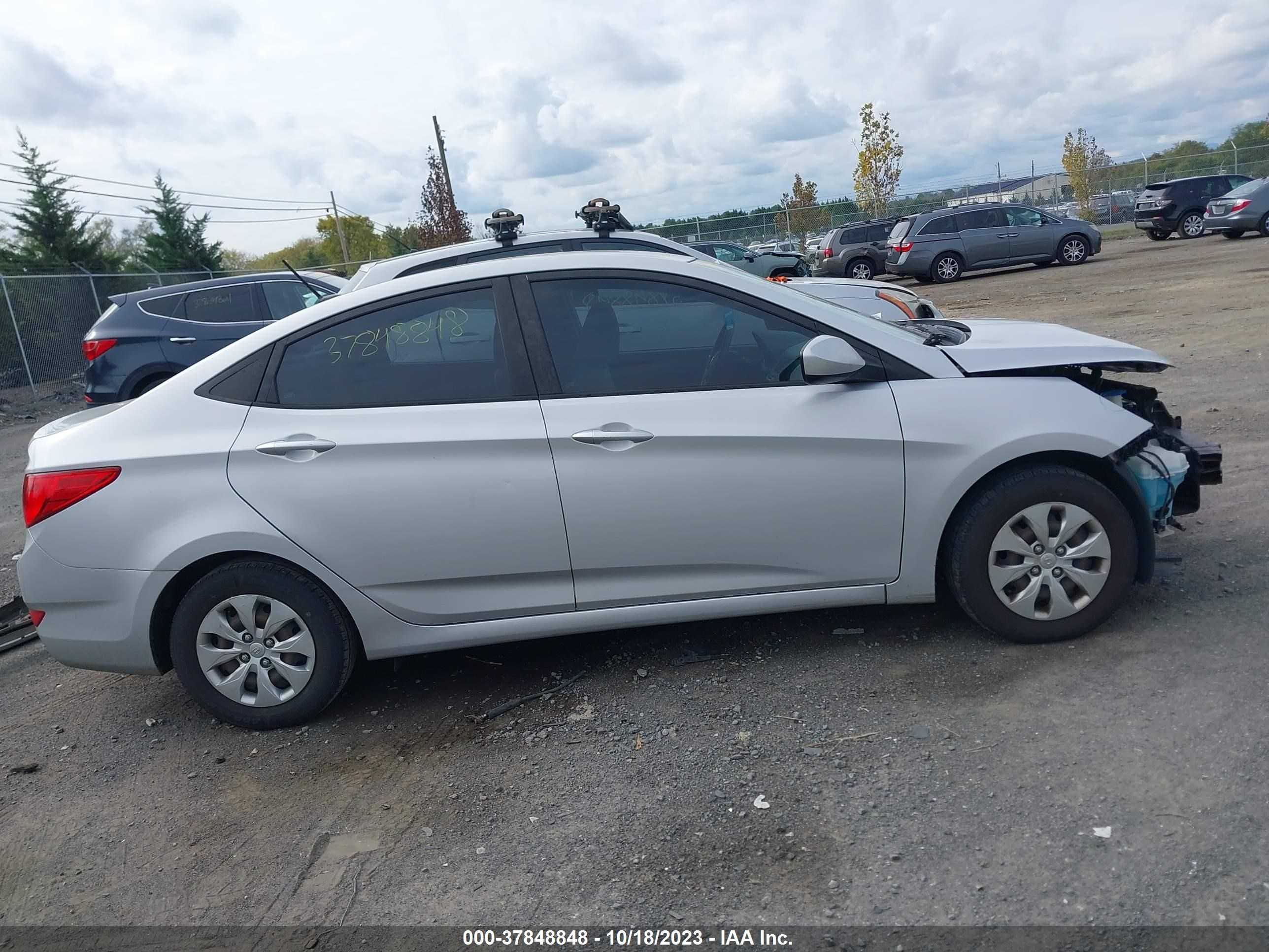 Photo 12 VIN: KMHCT4AE0GU118523 - HYUNDAI ACCENT 