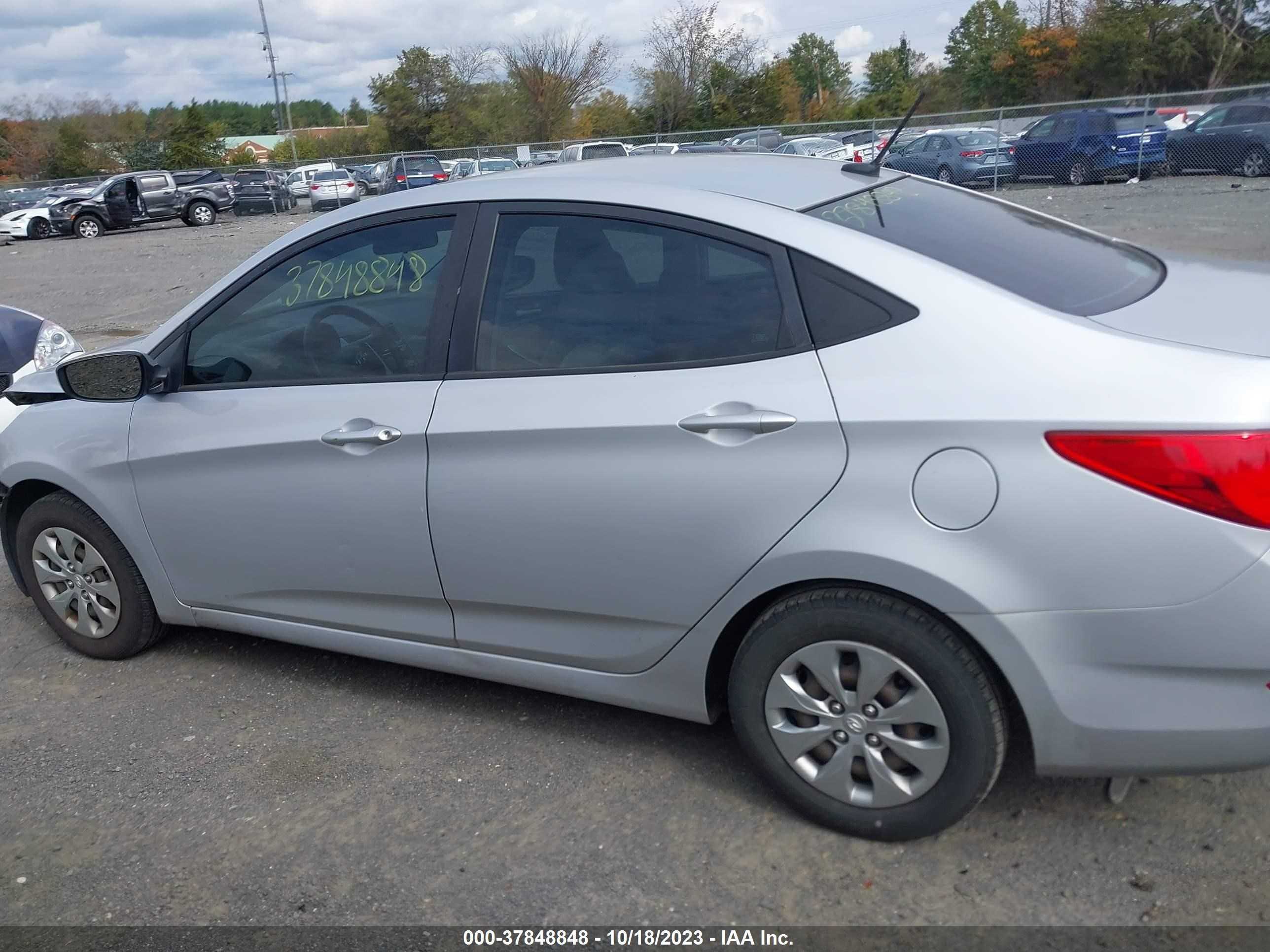 Photo 13 VIN: KMHCT4AE0GU118523 - HYUNDAI ACCENT 