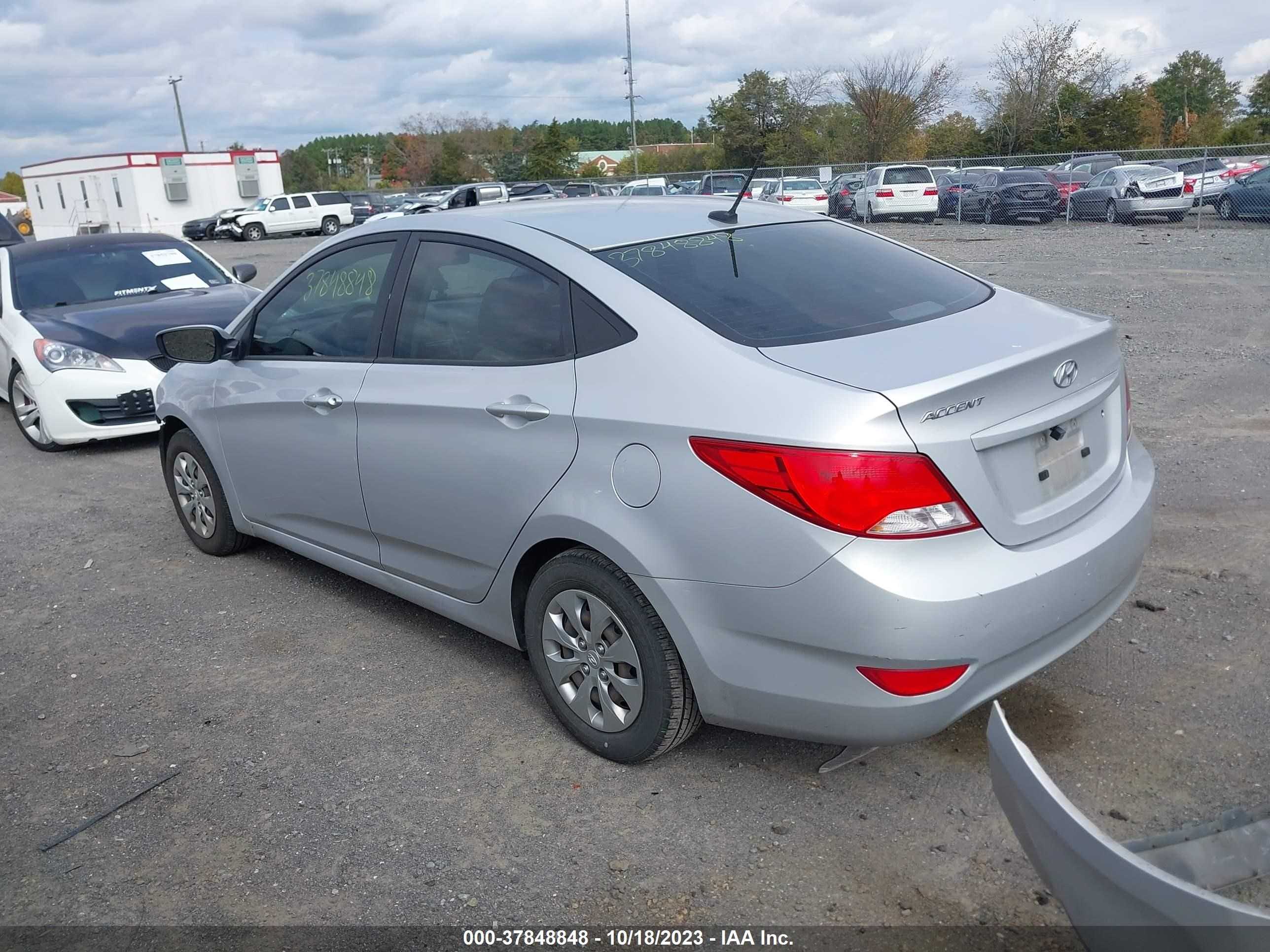 Photo 2 VIN: KMHCT4AE0GU118523 - HYUNDAI ACCENT 