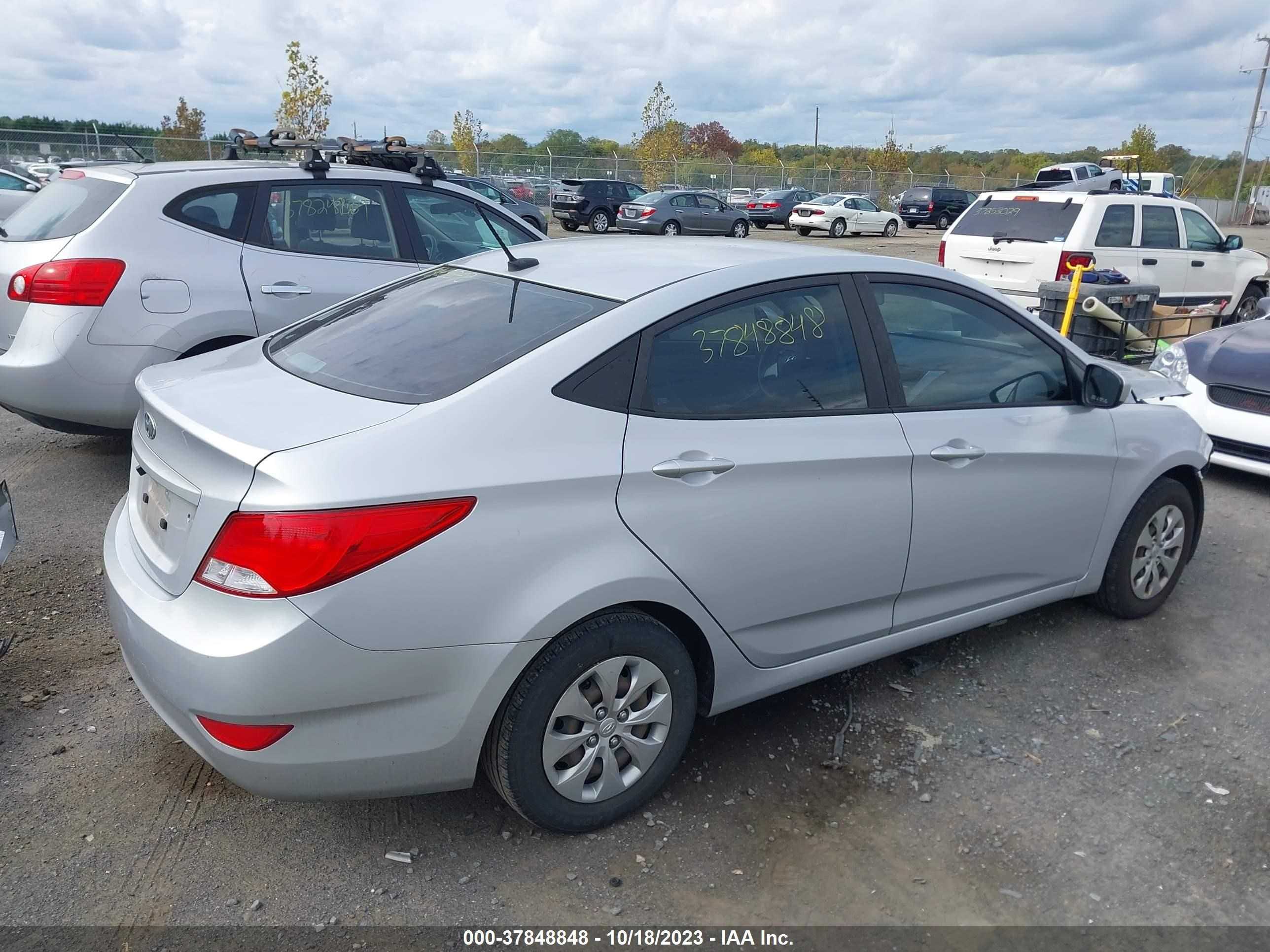 Photo 3 VIN: KMHCT4AE0GU118523 - HYUNDAI ACCENT 