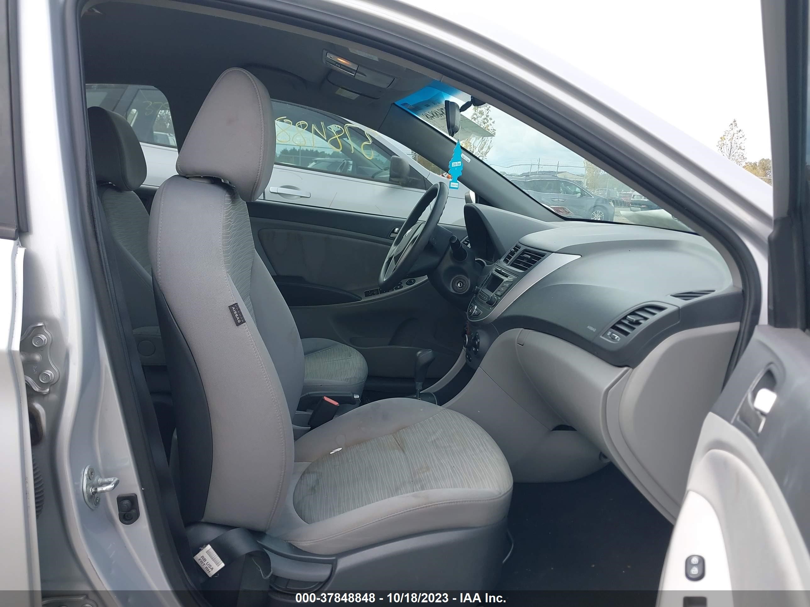 Photo 4 VIN: KMHCT4AE0GU118523 - HYUNDAI ACCENT 