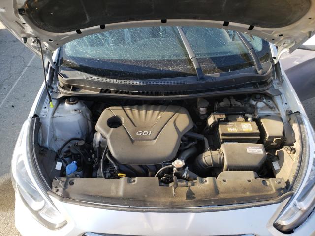 Photo 6 VIN: KMHCT4AE0HU195832 - HYUNDAI ACCENT SE 