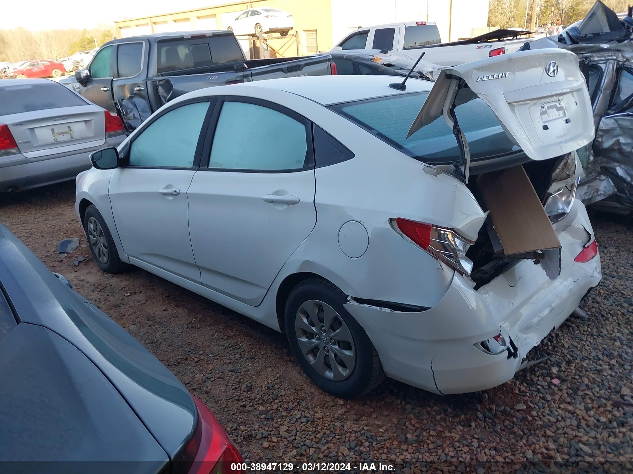 Photo 2 VIN: KMHCT4AE1FU847919 - HYUNDAI ACCENT 