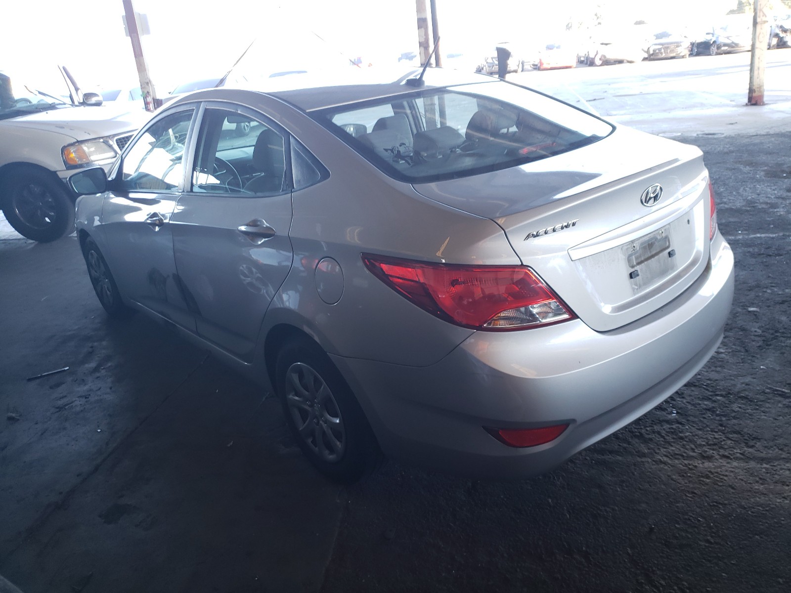 Photo 2 VIN: KMHCT4AE1GU030905 - HYUNDAI ACCENT SE 