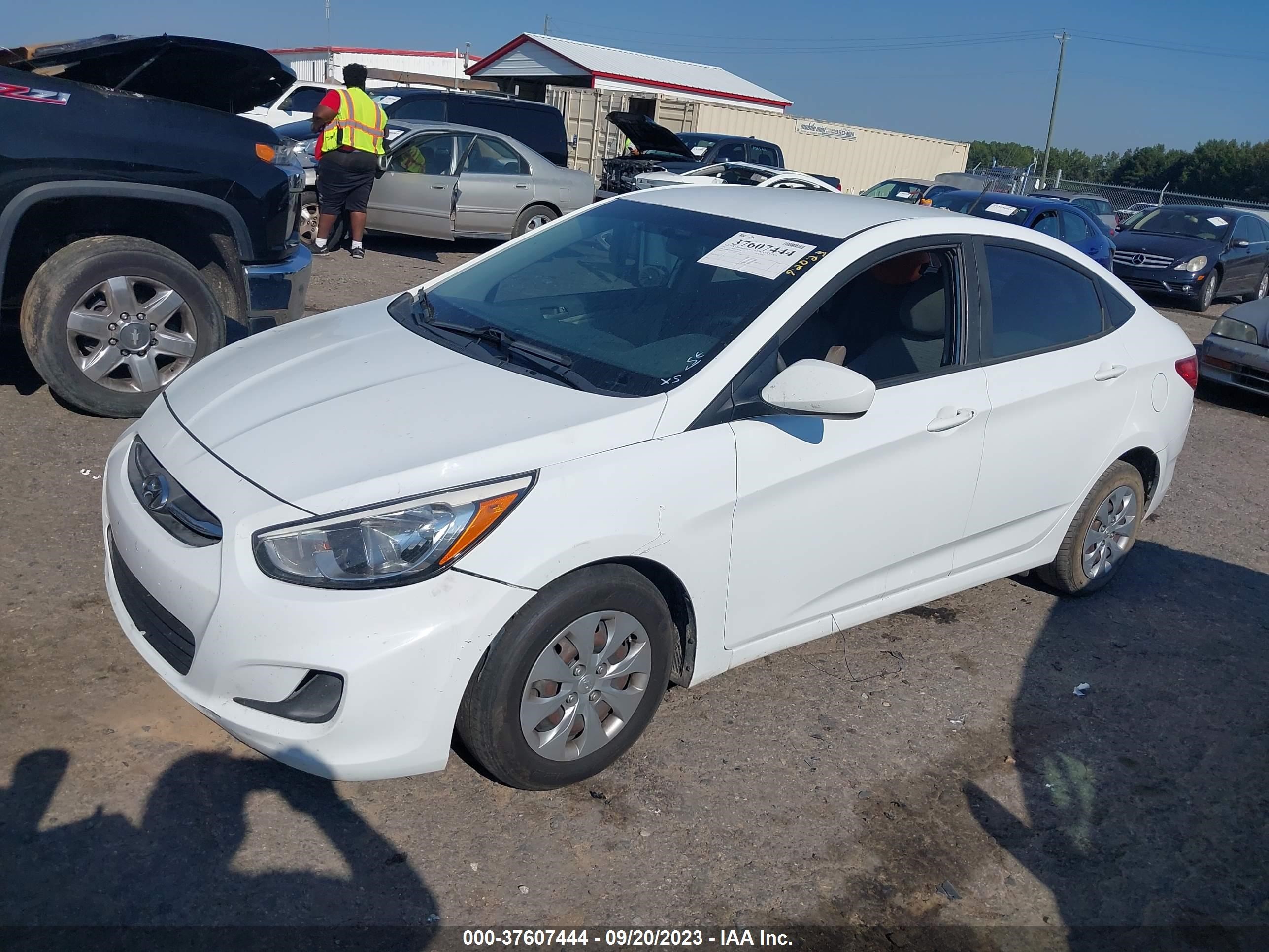 Photo 1 VIN: KMHCT4AE1HU252068 - HYUNDAI ACCENT 