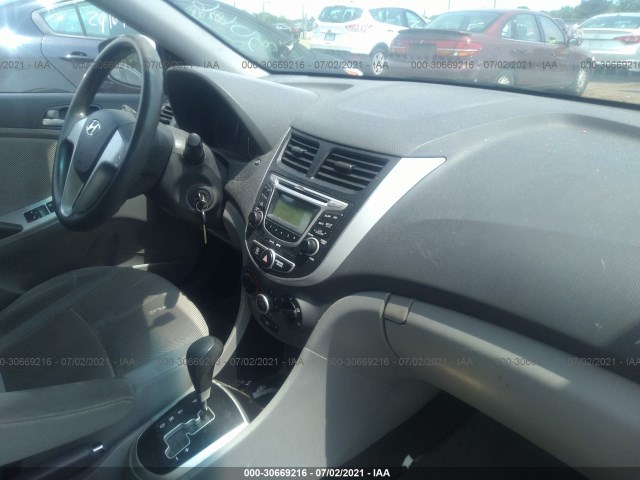 Photo 4 VIN: KMHCT4AE2DU386596 - HYUNDAI ACCENT 