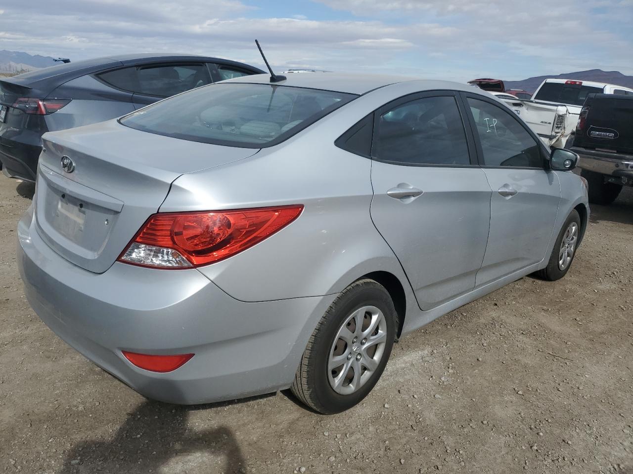 Photo 2 VIN: KMHCT4AE2DU500855 - HYUNDAI ACCENT 