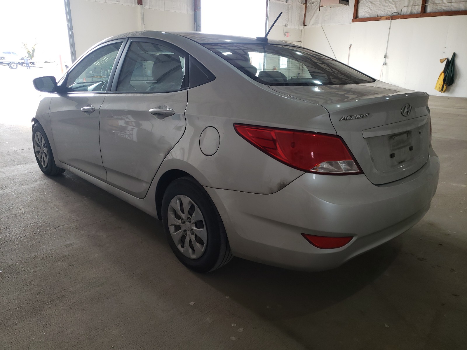 Photo 2 VIN: KMHCT4AE2GU982022 - HYUNDAI ACCENT SE 