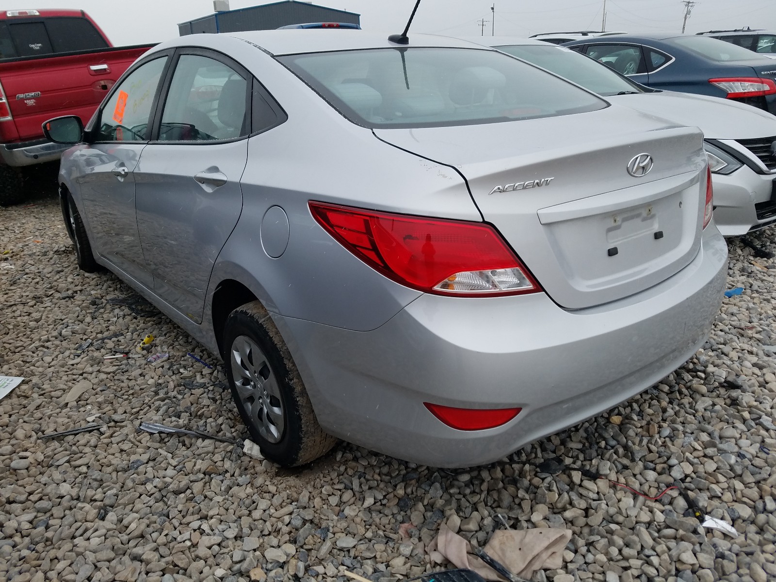 Photo 2 VIN: KMHCT4AE2HU318532 - HYUNDAI ACCENT SE 