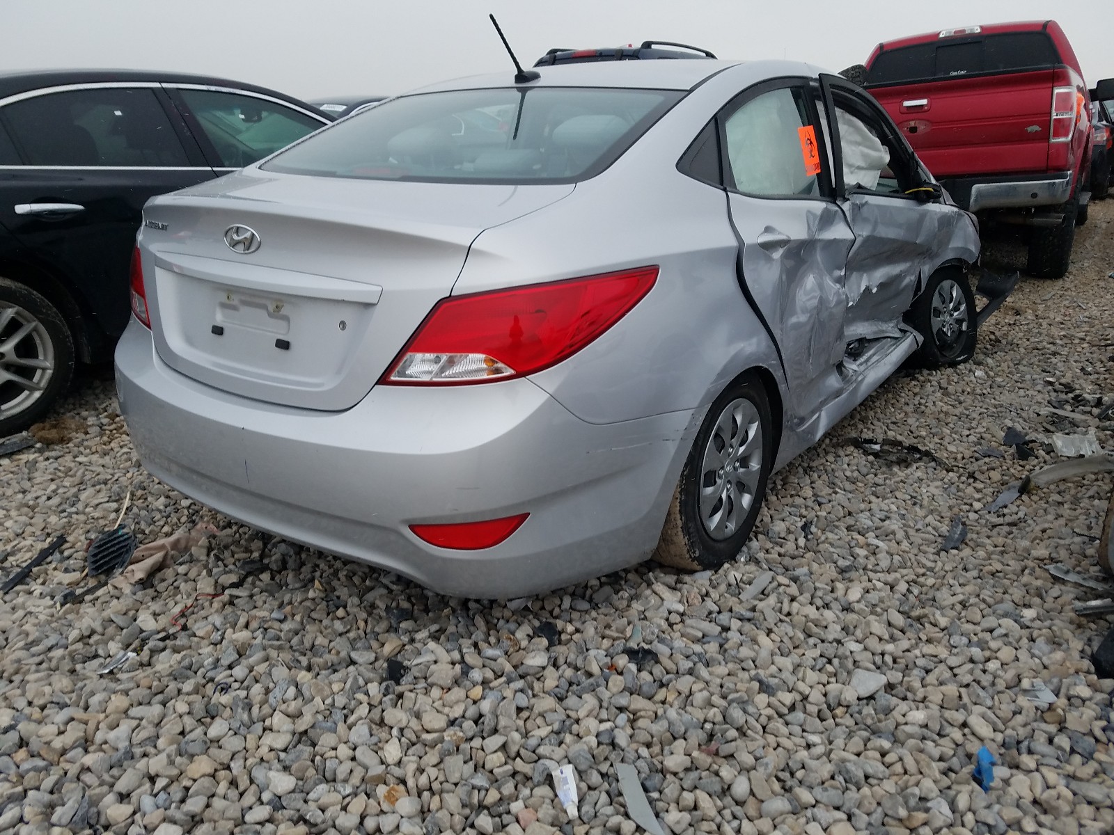 Photo 3 VIN: KMHCT4AE2HU318532 - HYUNDAI ACCENT SE 