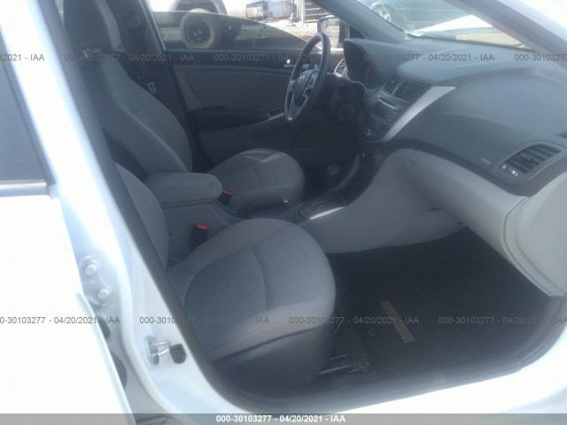 Photo 4 VIN: KMHCT4AE2HU344807 - HYUNDAI ACCENT 