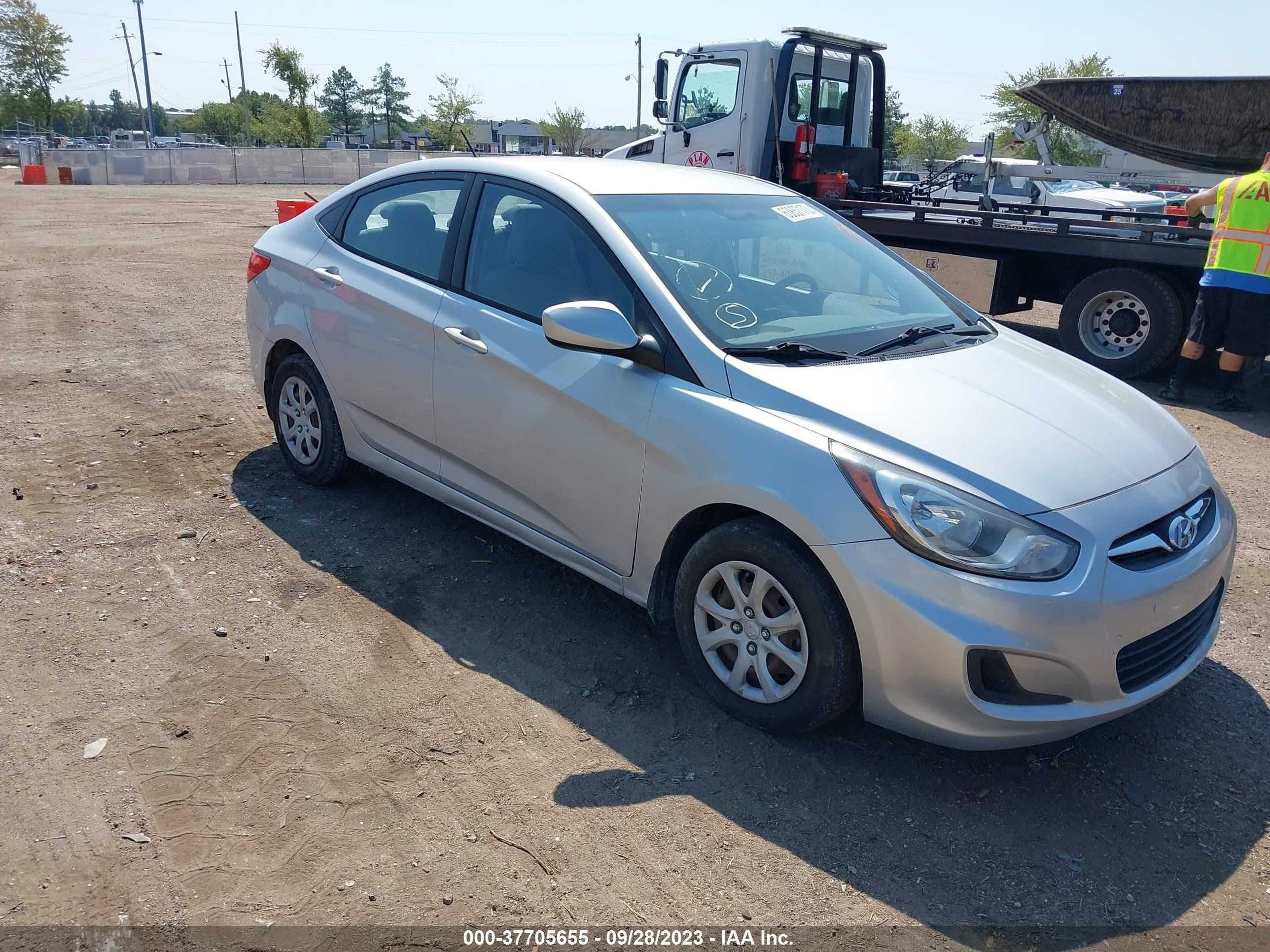 Photo 0 VIN: KMHCT4AE3DU483872 - HYUNDAI ACCENT 