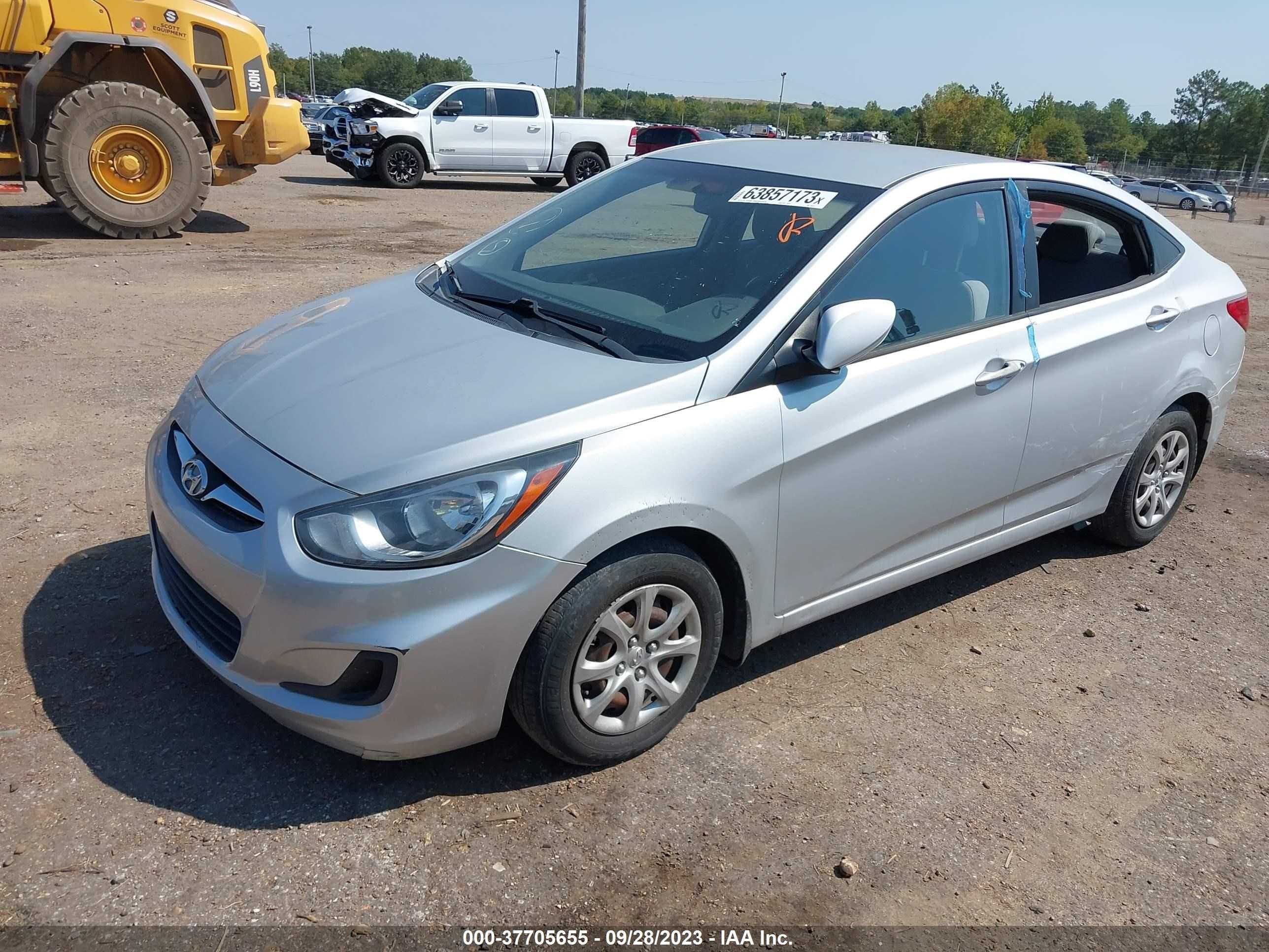 Photo 1 VIN: KMHCT4AE3DU483872 - HYUNDAI ACCENT 