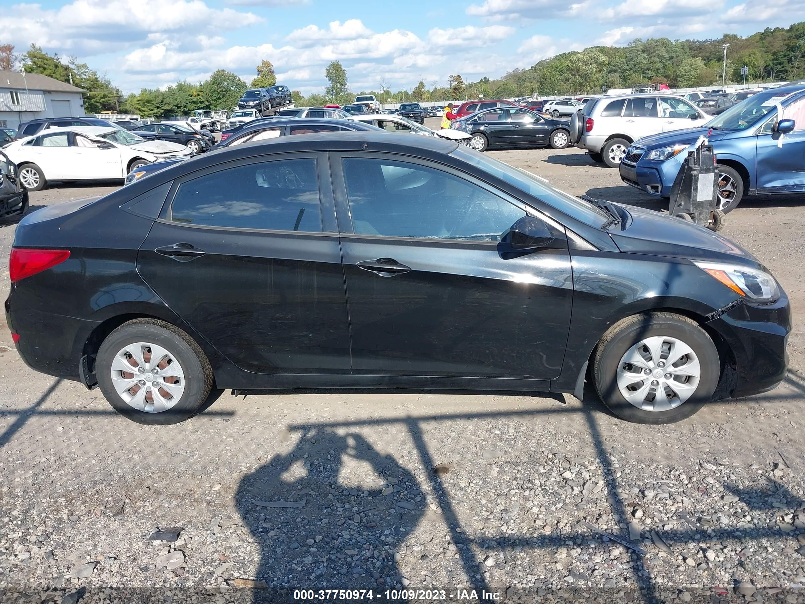 Photo 12 VIN: KMHCT4AE3FU802478 - HYUNDAI ACCENT 