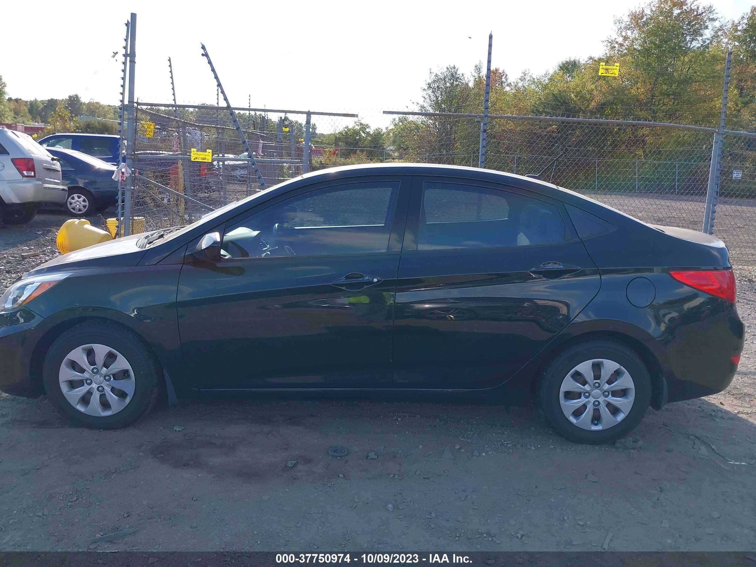 Photo 13 VIN: KMHCT4AE3FU802478 - HYUNDAI ACCENT 