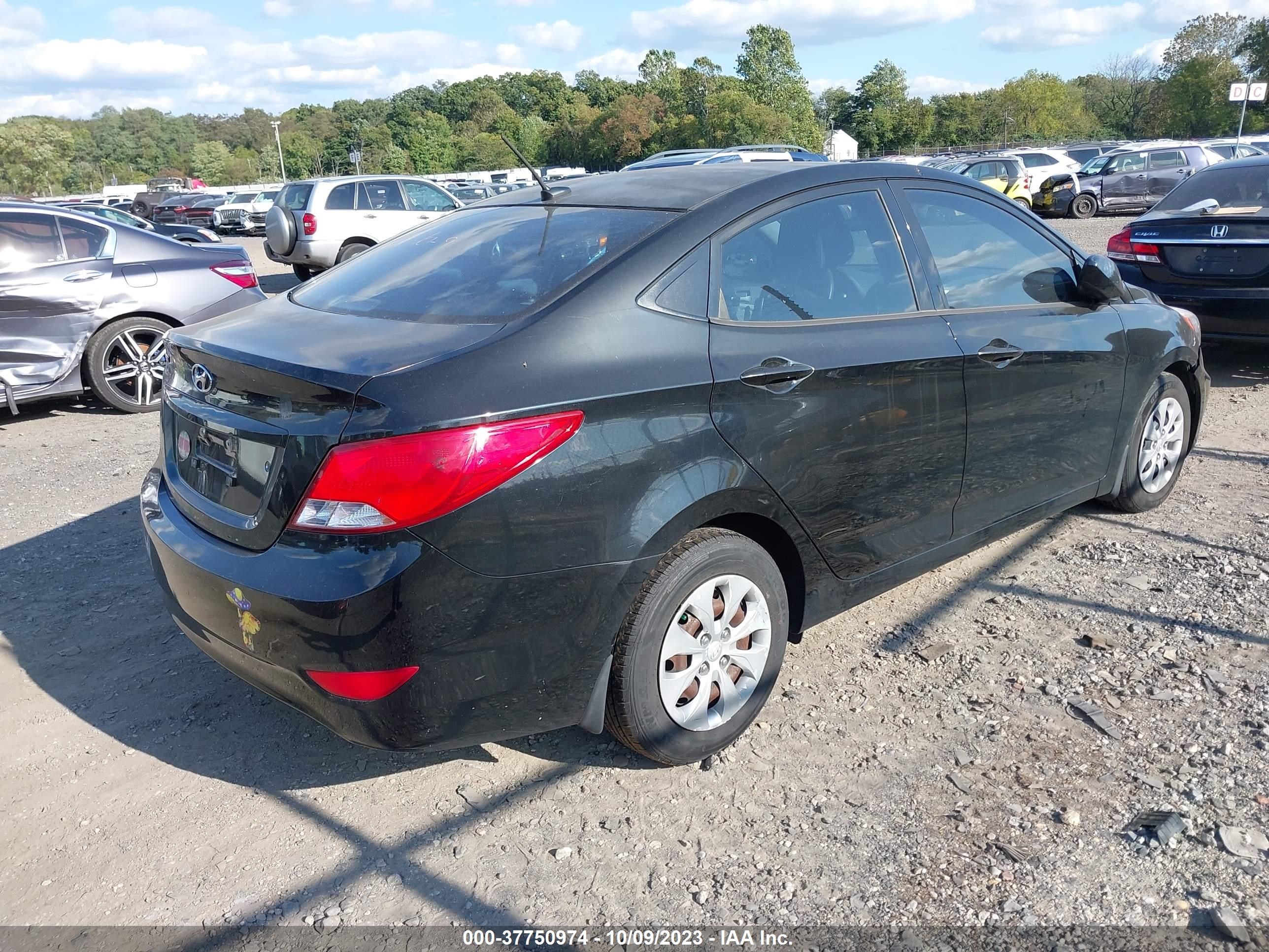 Photo 3 VIN: KMHCT4AE3FU802478 - HYUNDAI ACCENT 