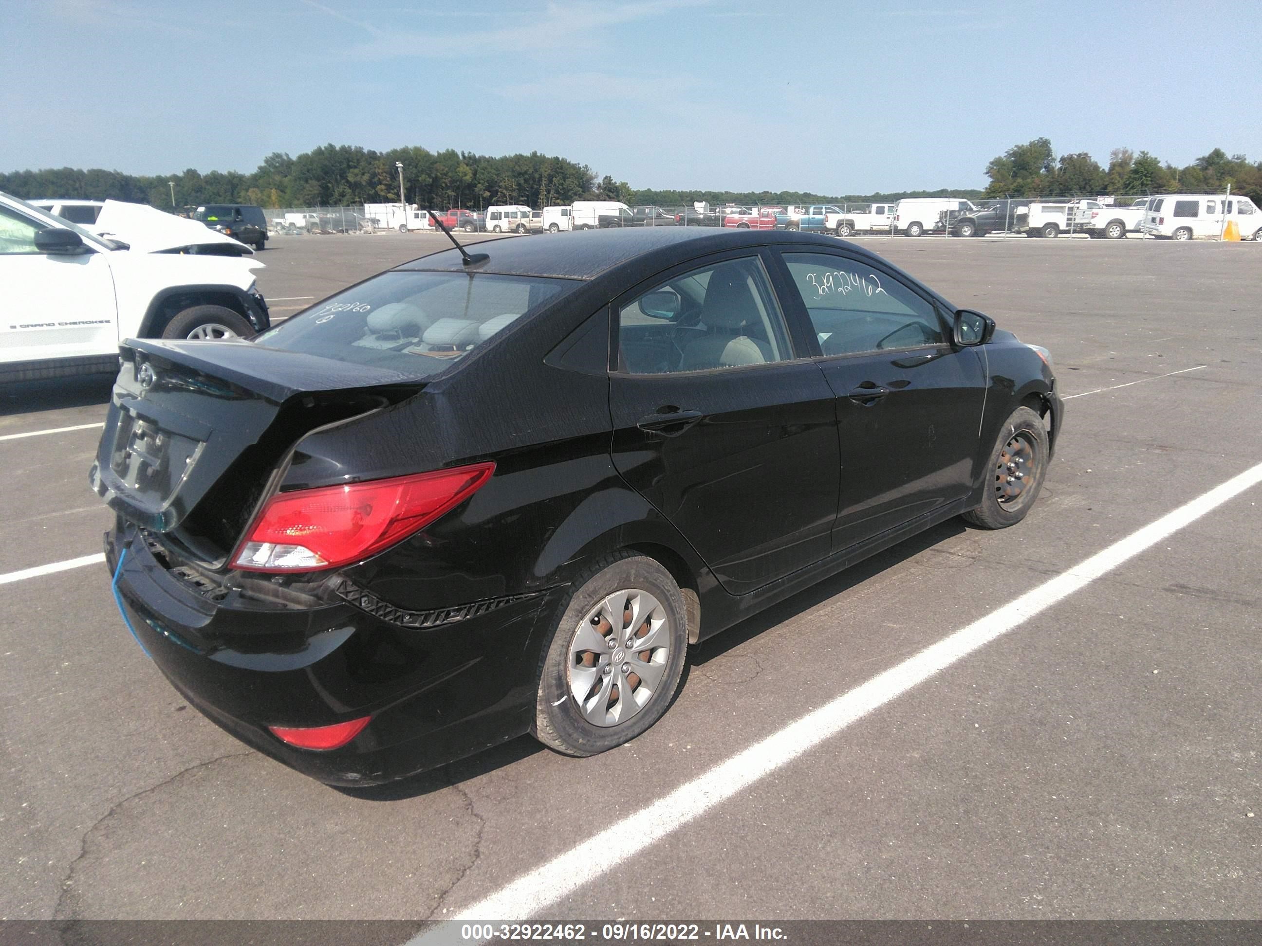 Photo 3 VIN: KMHCT4AE3FU932860 - HYUNDAI ACCENT 