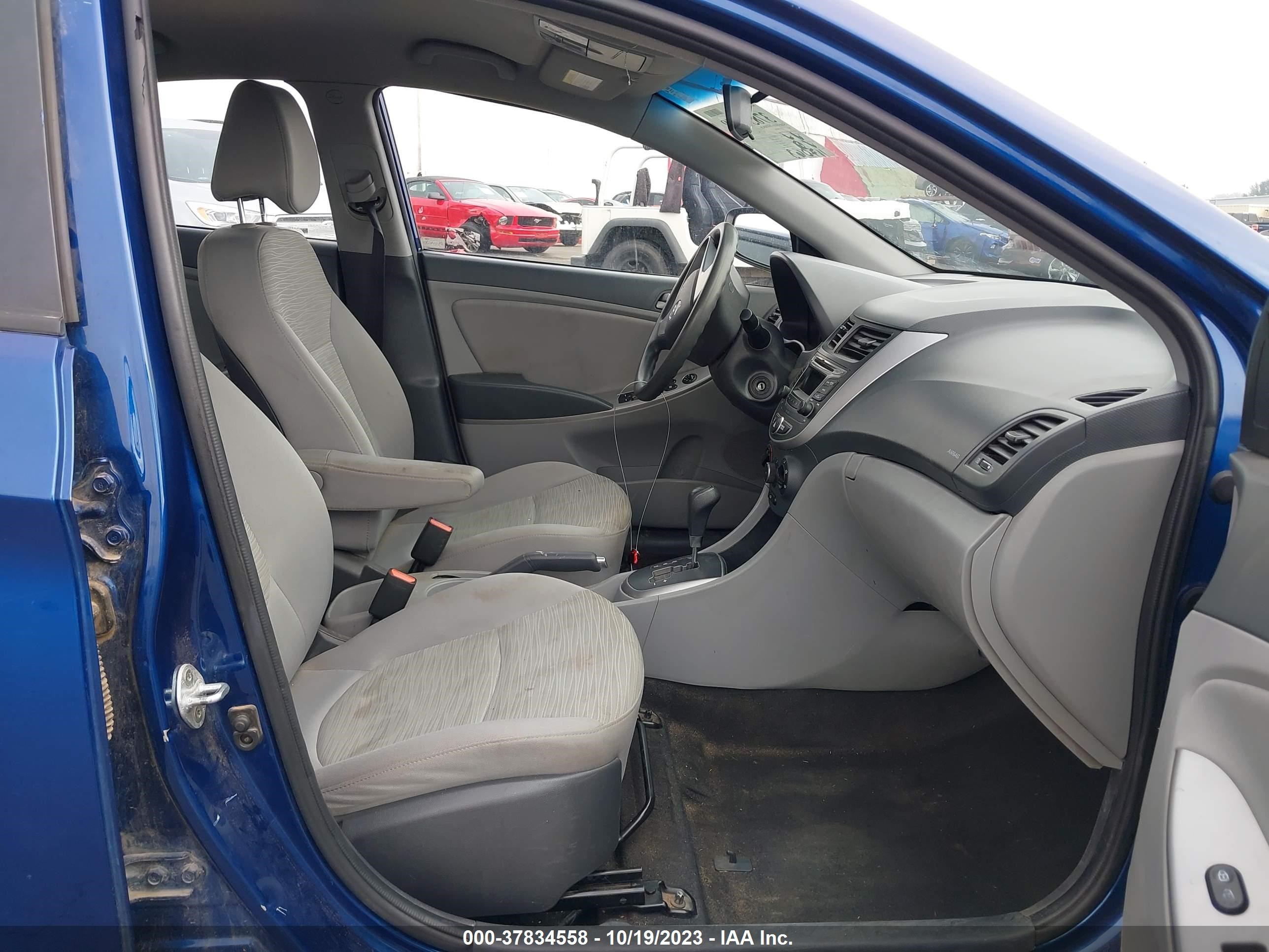 Photo 4 VIN: KMHCT4AE3GU018996 - HYUNDAI ACCENT 