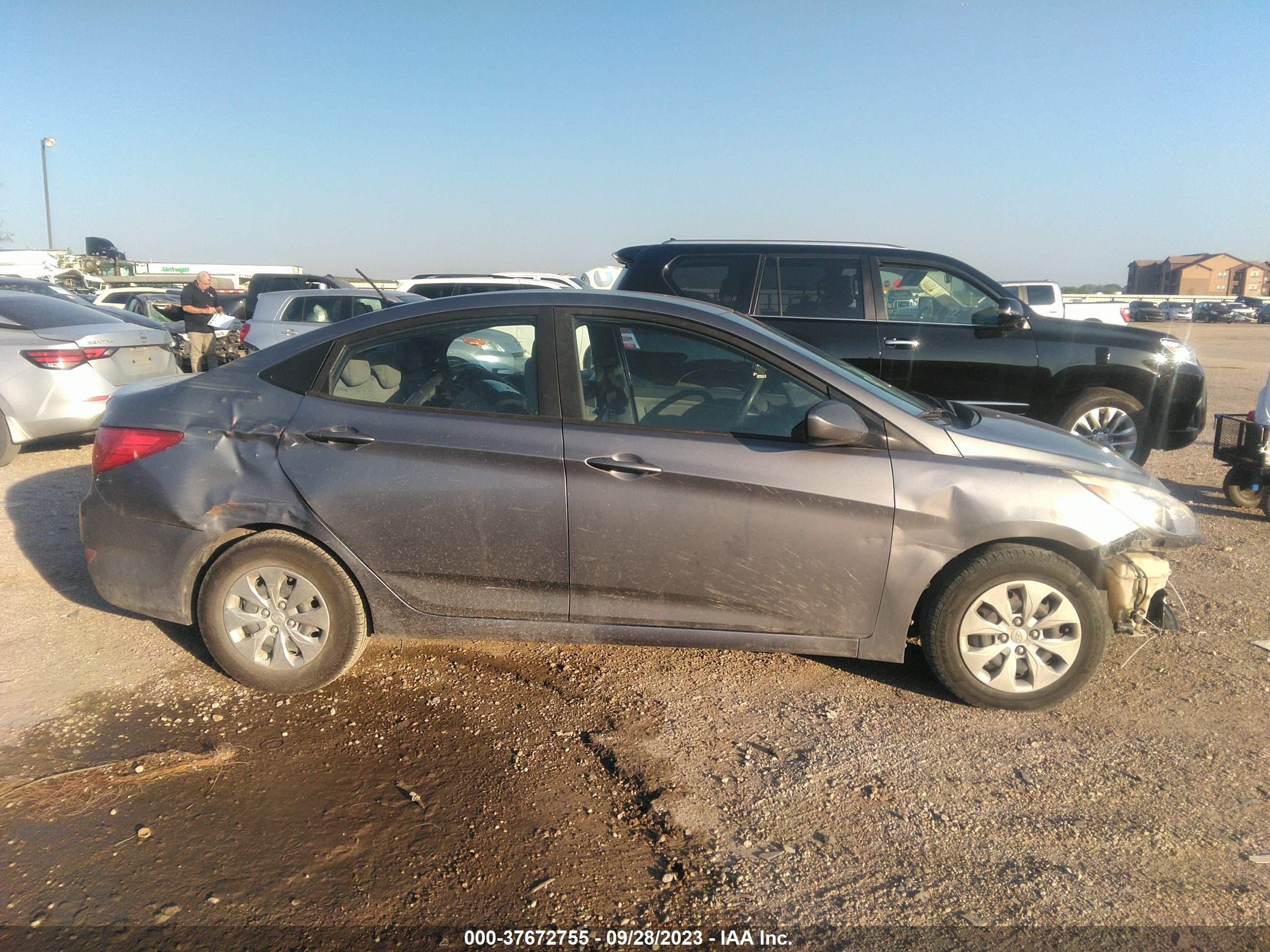 Photo 12 VIN: KMHCT4AE3HU168852 - HYUNDAI ACCENT 