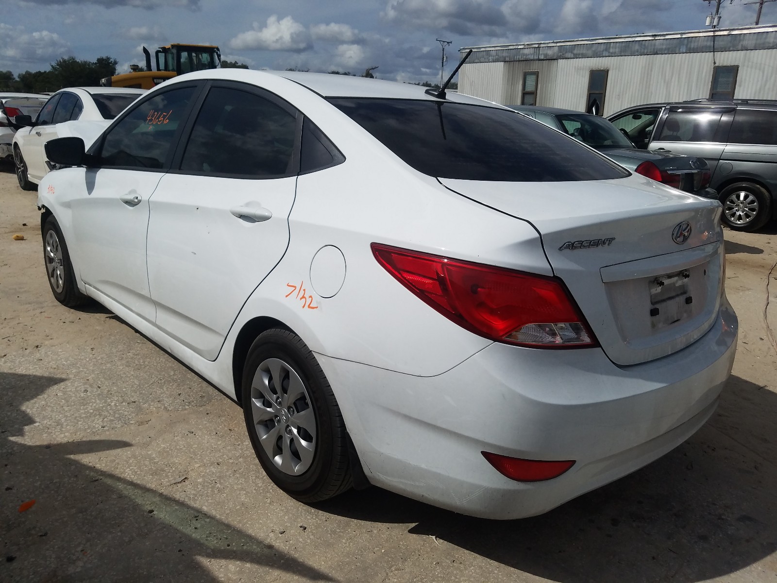 Photo 2 VIN: KMHCT4AE3HU341608 - HYUNDAI ACCENT SE 