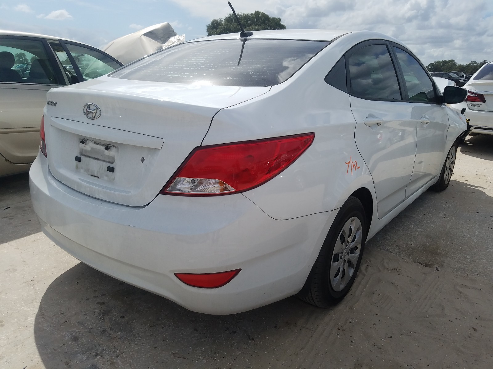 Photo 3 VIN: KMHCT4AE3HU341608 - HYUNDAI ACCENT SE 