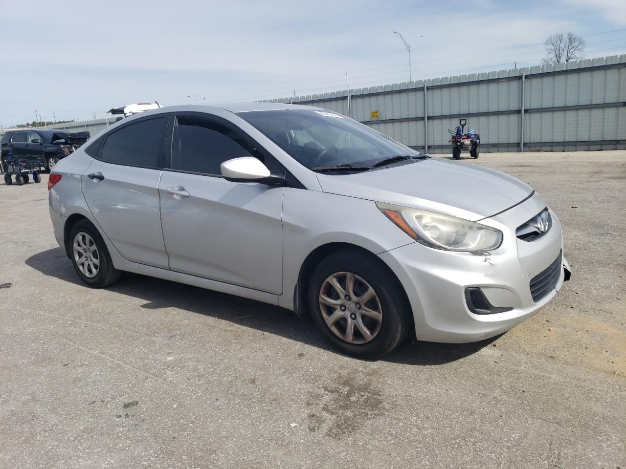 Photo 3 VIN: KMHCT4AE4DU295460 - HYUNDAI ACCENT 