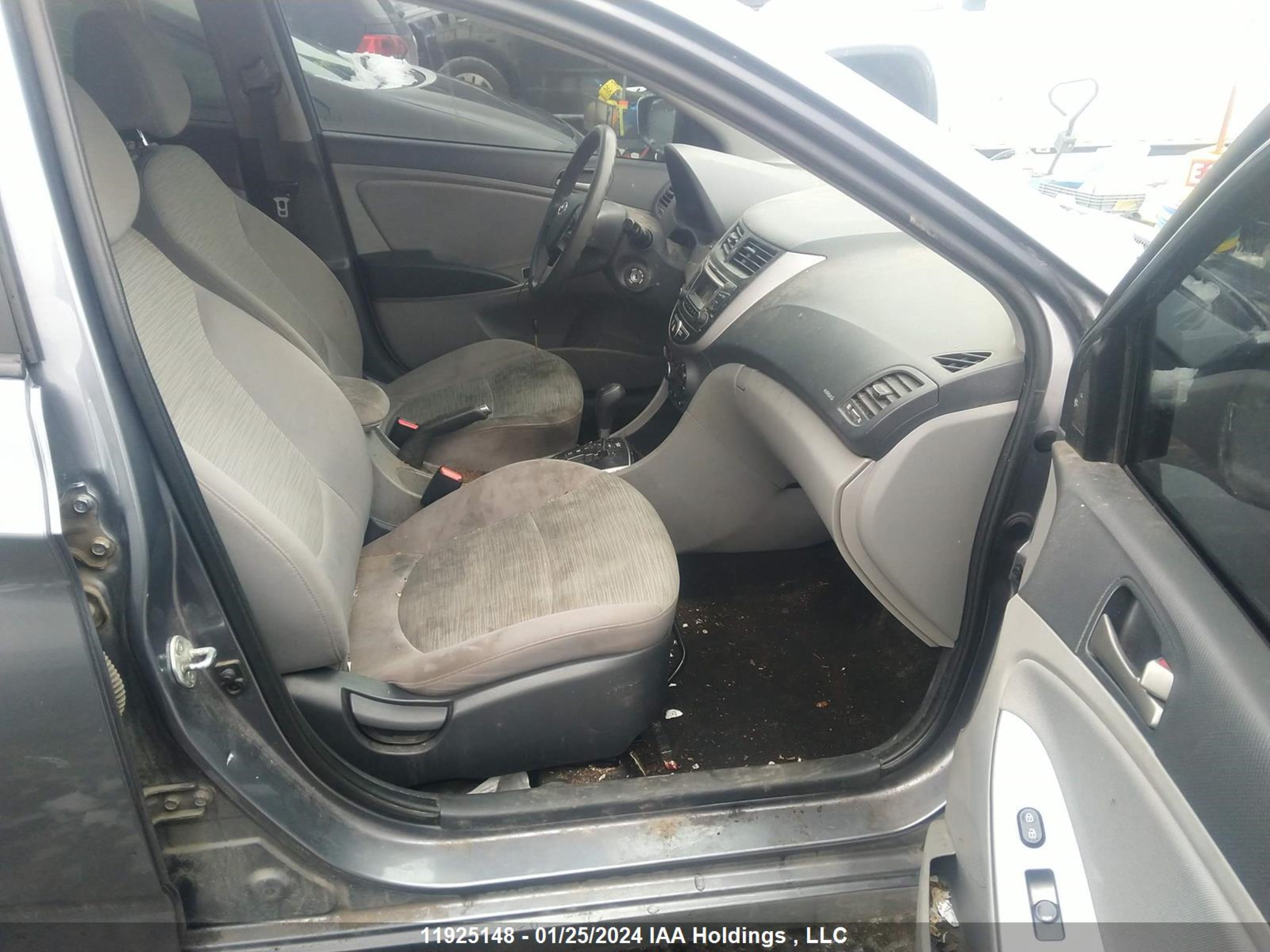 Photo 4 VIN: KMHCT4AE4HU230100 - HYUNDAI ACCENT 