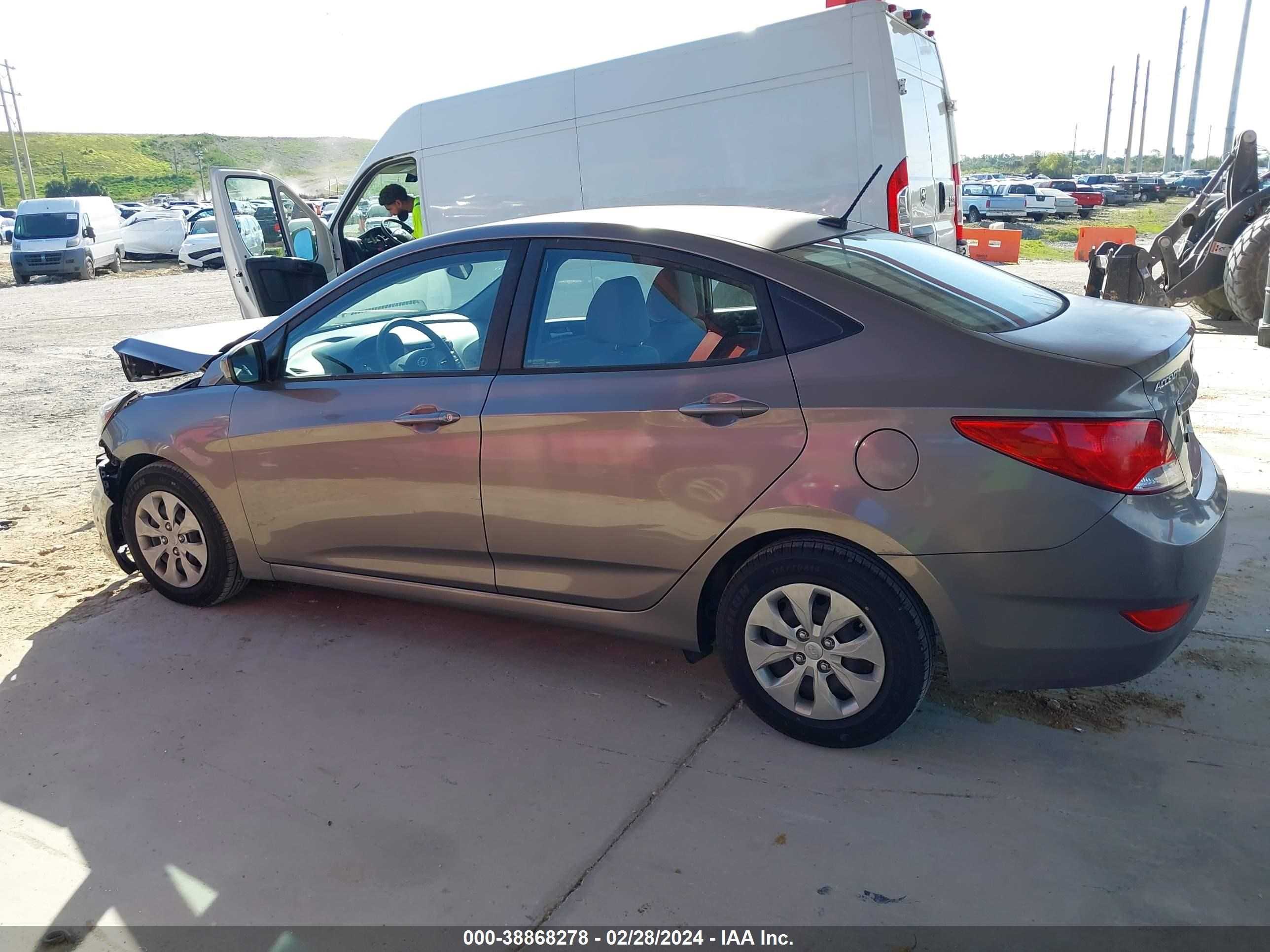 Photo 14 VIN: KMHCT4AE5HU381351 - HYUNDAI ACCENT 