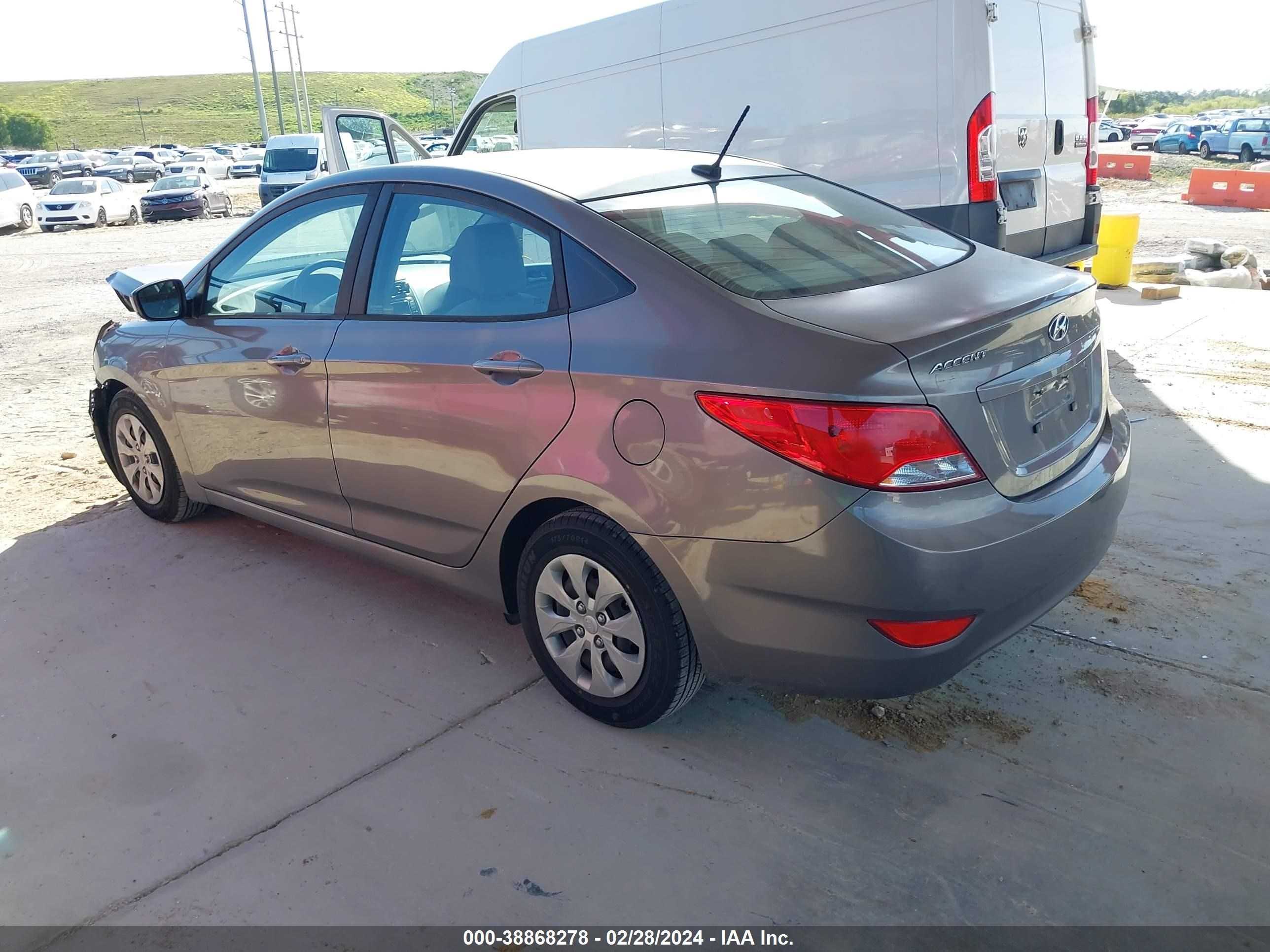 Photo 2 VIN: KMHCT4AE5HU381351 - HYUNDAI ACCENT 