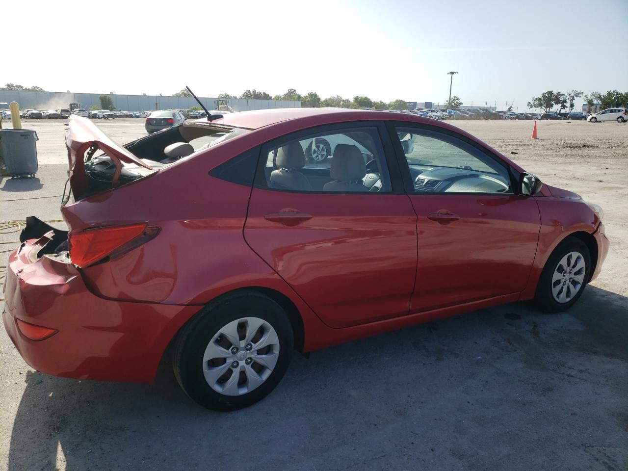 Photo 2 VIN: KMHCT4AE6GU083180 - HYUNDAI ACCENT 