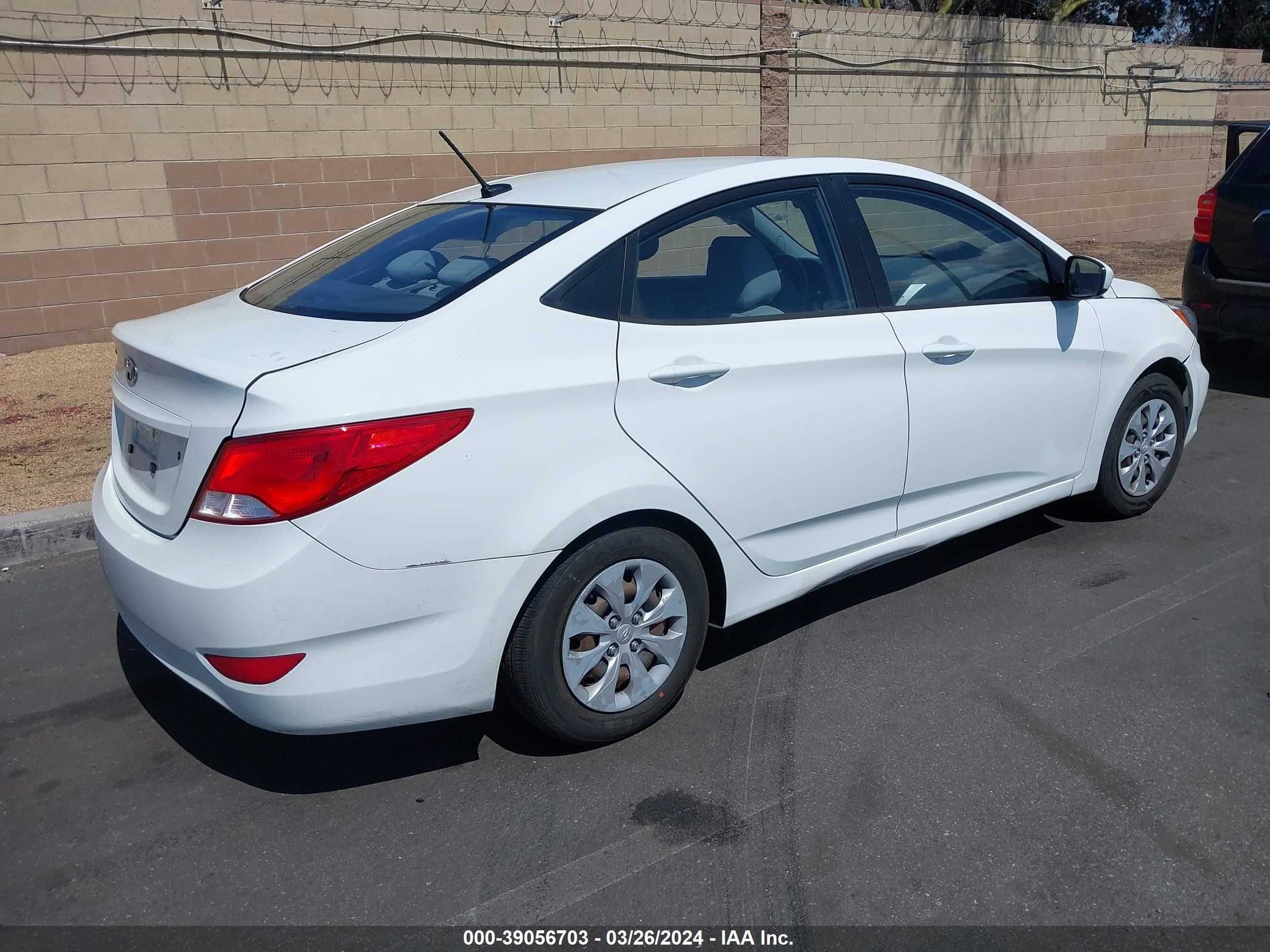 Photo 3 VIN: KMHCT4AE6GU981956 - HYUNDAI ACCENT 