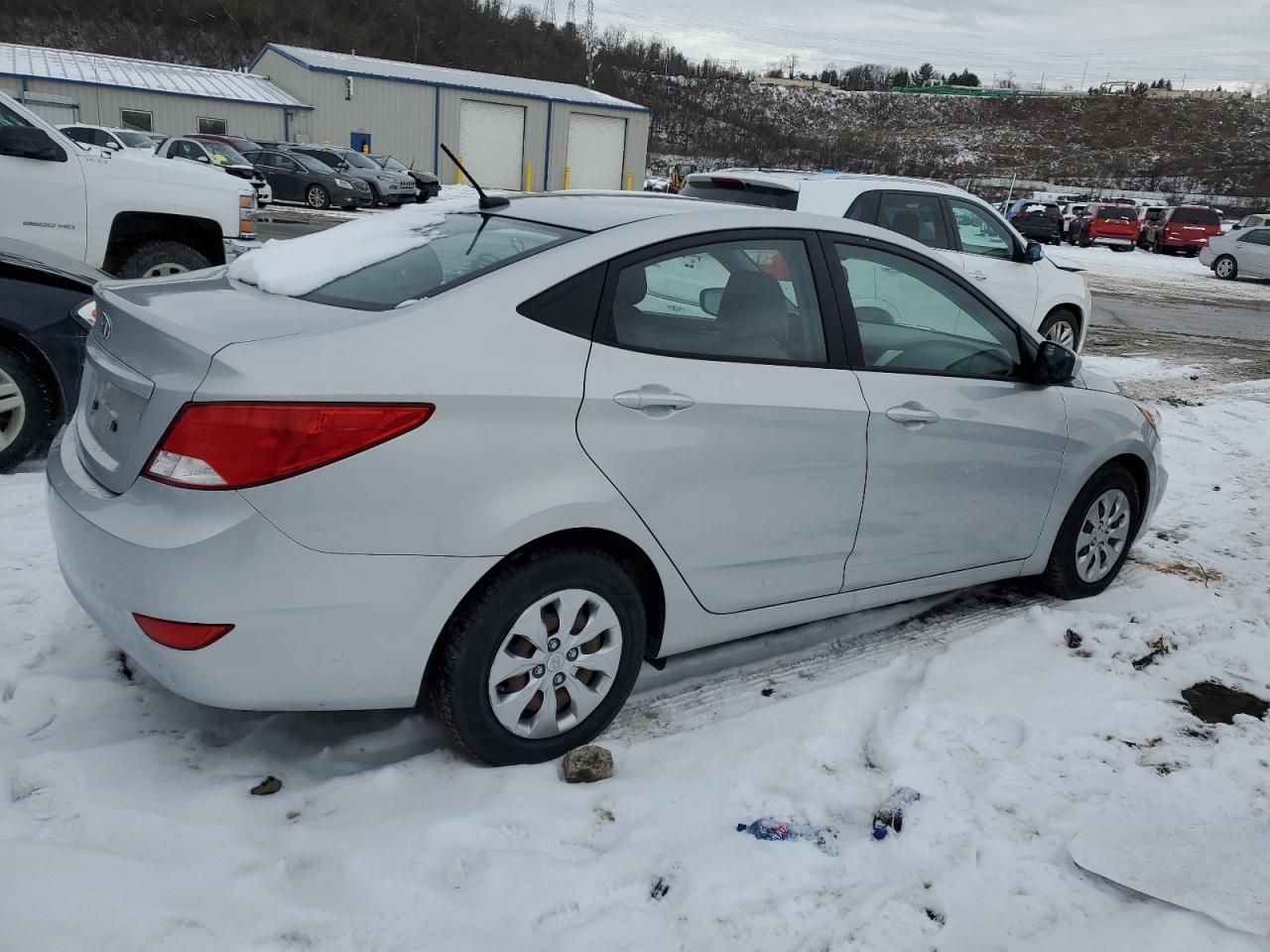 Photo 2 VIN: KMHCT4AE6HU341943 - HYUNDAI ACCENT 