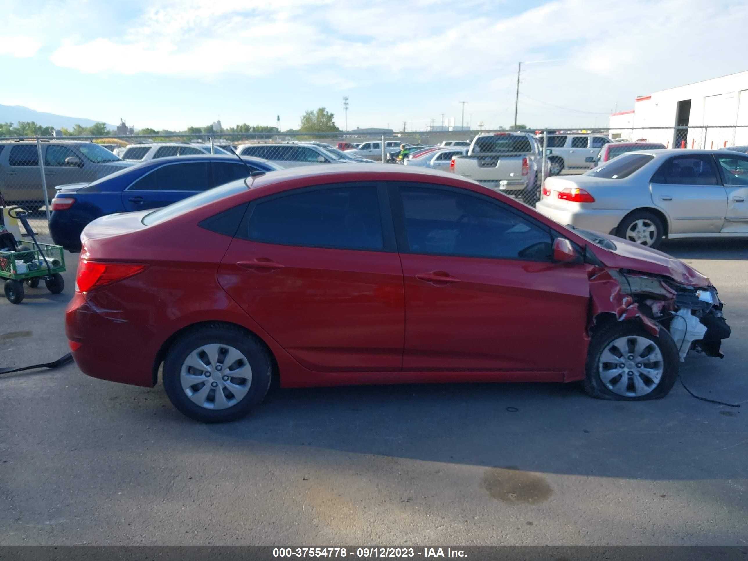 Photo 12 VIN: KMHCT4AE6HU394948 - HYUNDAI ACCENT 