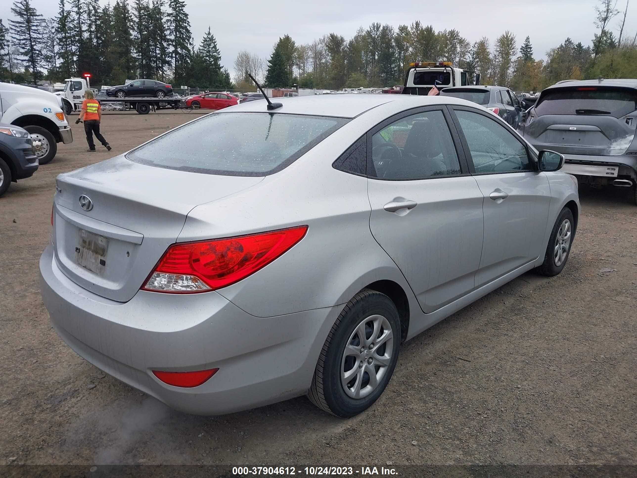 Photo 3 VIN: KMHCT4AE7DU554233 - HYUNDAI ACCENT 