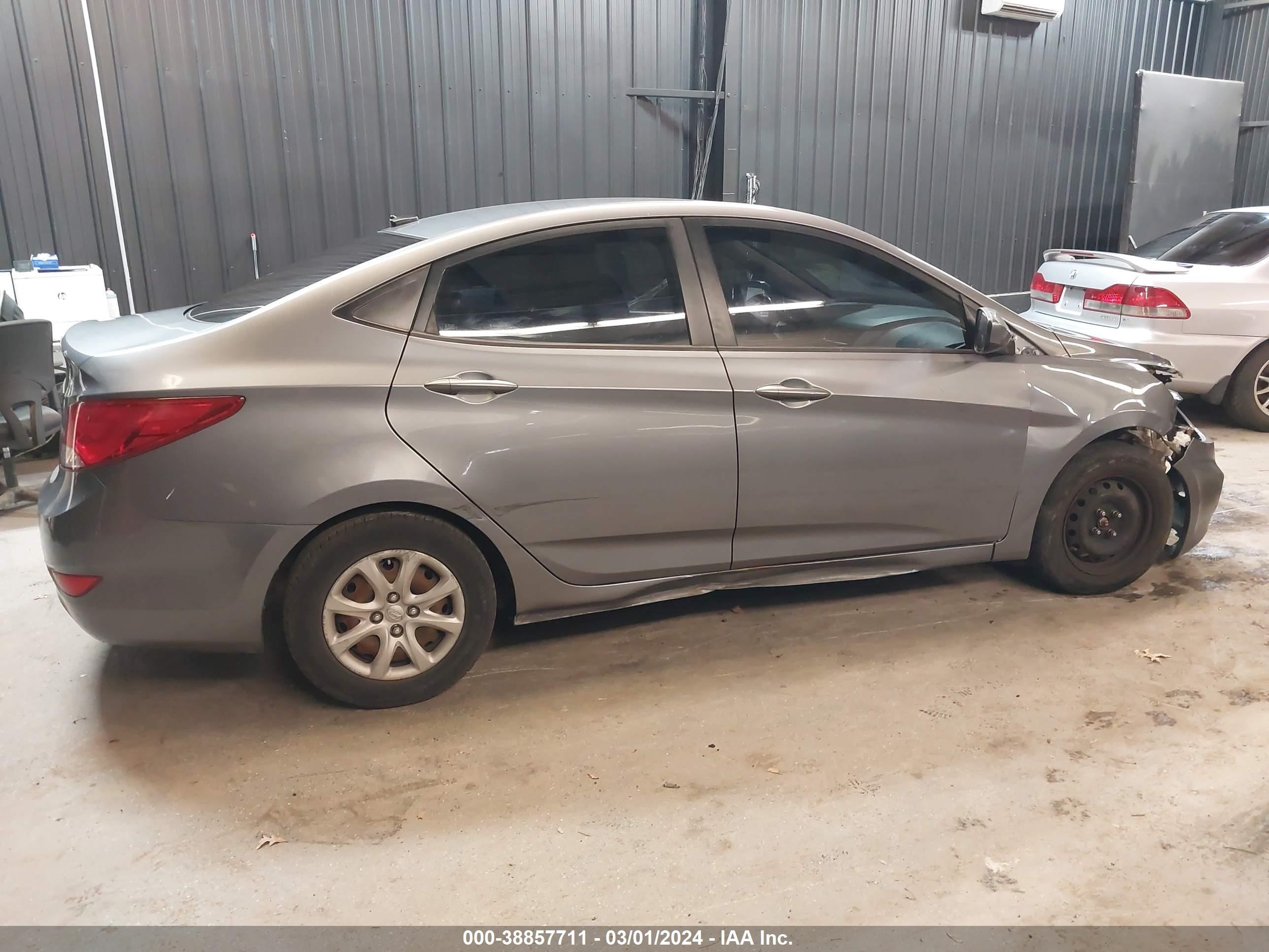 Photo 13 VIN: KMHCT4AE7FU860660 - HYUNDAI ACCENT 