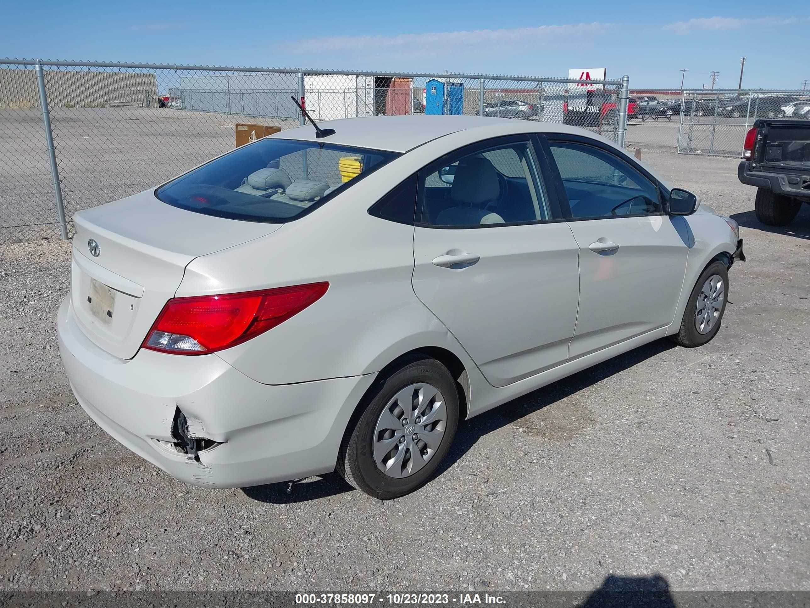 Photo 3 VIN: KMHCT4AE7FU936457 - HYUNDAI ACCENT 