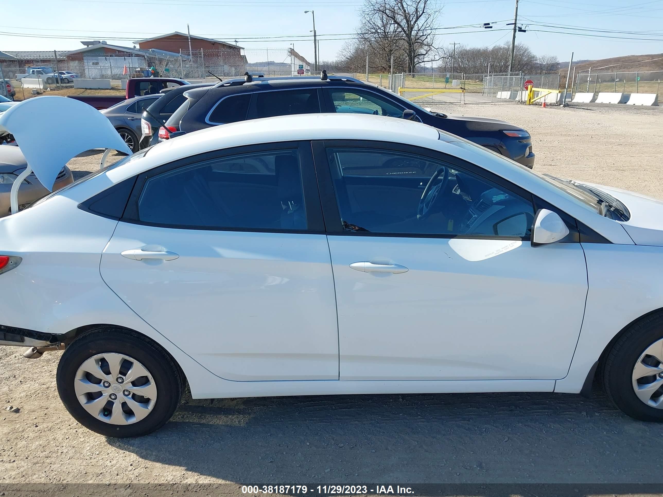 Photo 12 VIN: KMHCT4AE7GU114307 - HYUNDAI ACCENT 