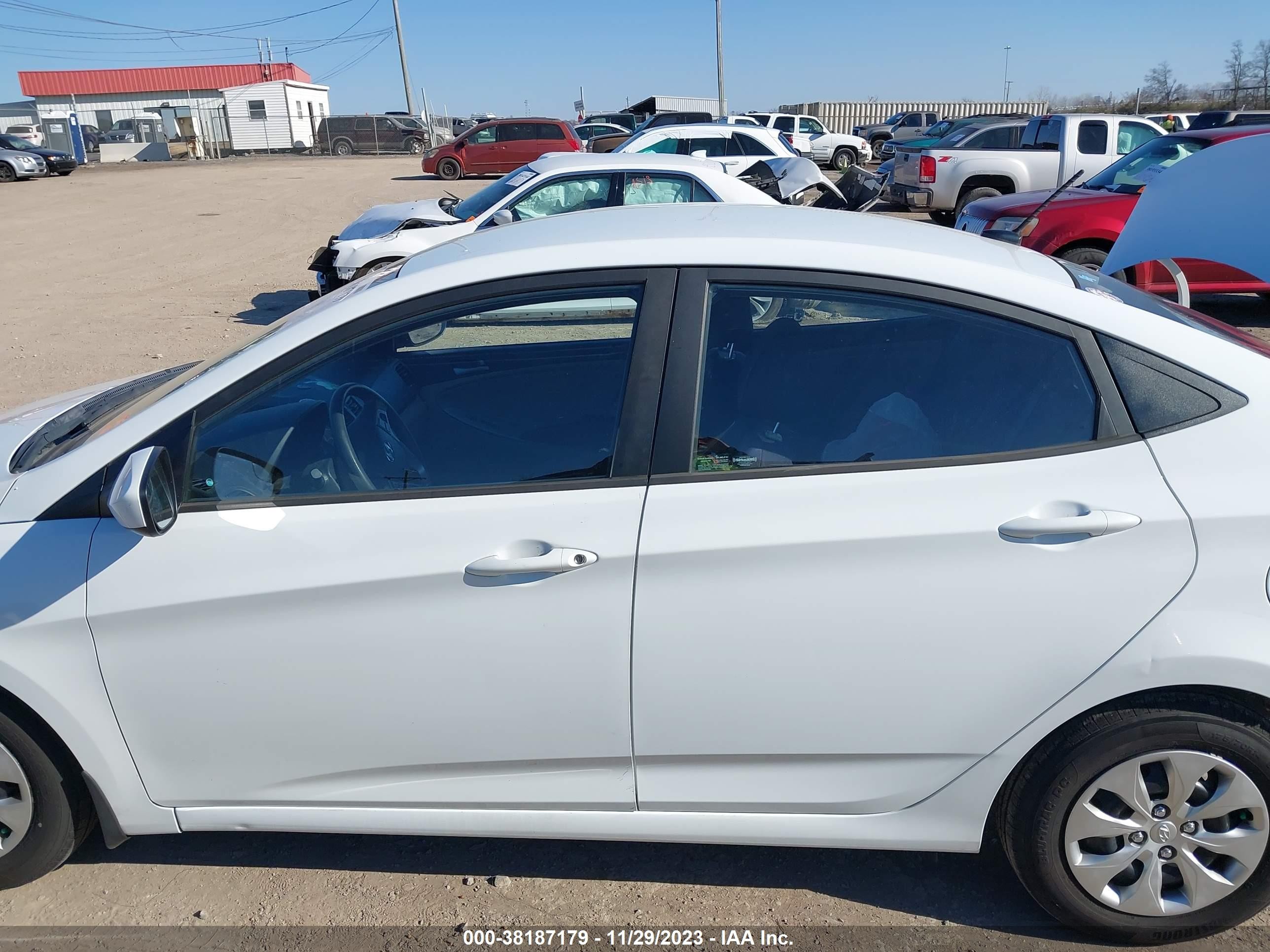 Photo 13 VIN: KMHCT4AE7GU114307 - HYUNDAI ACCENT 