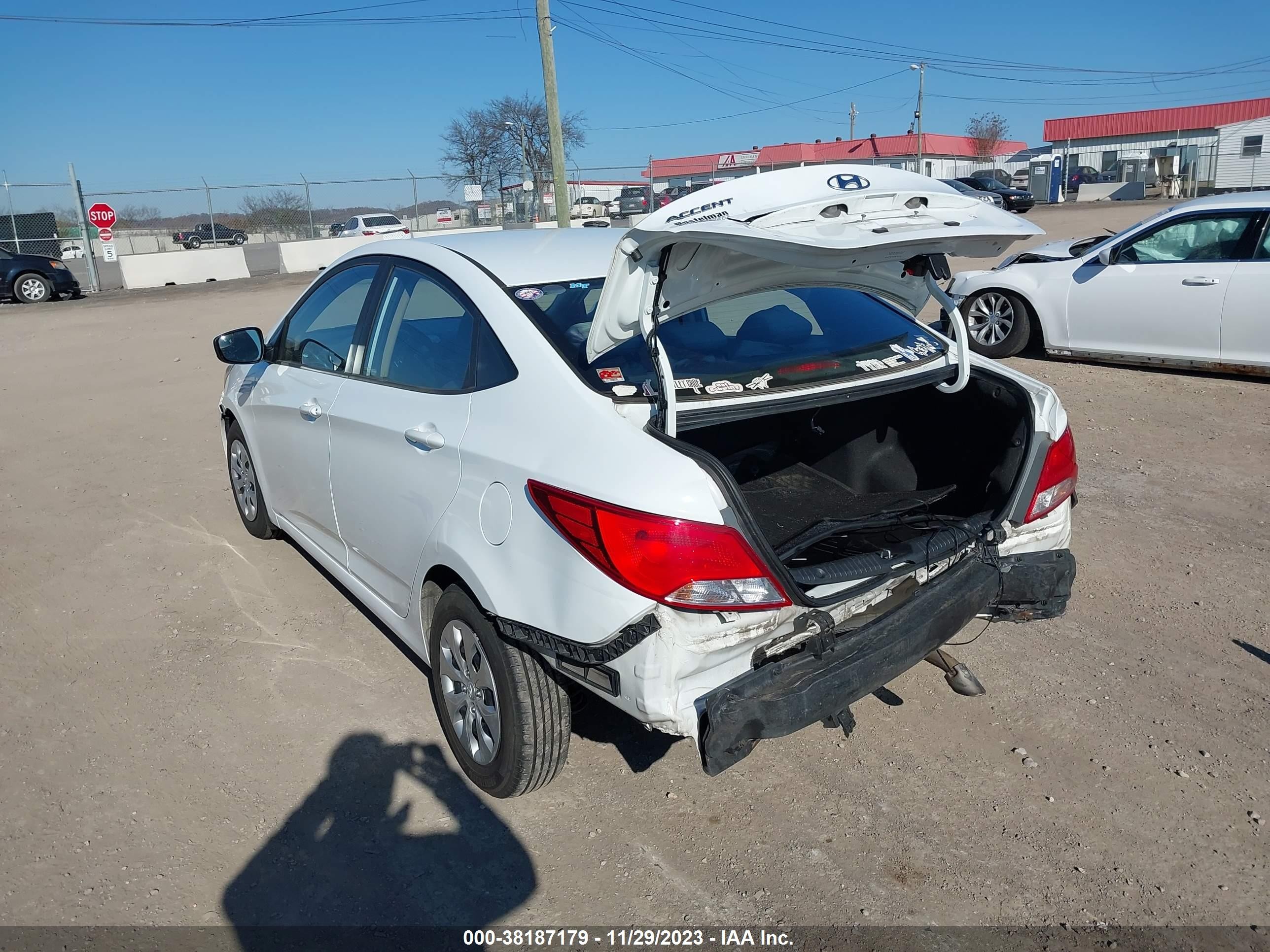 Photo 2 VIN: KMHCT4AE7GU114307 - HYUNDAI ACCENT 