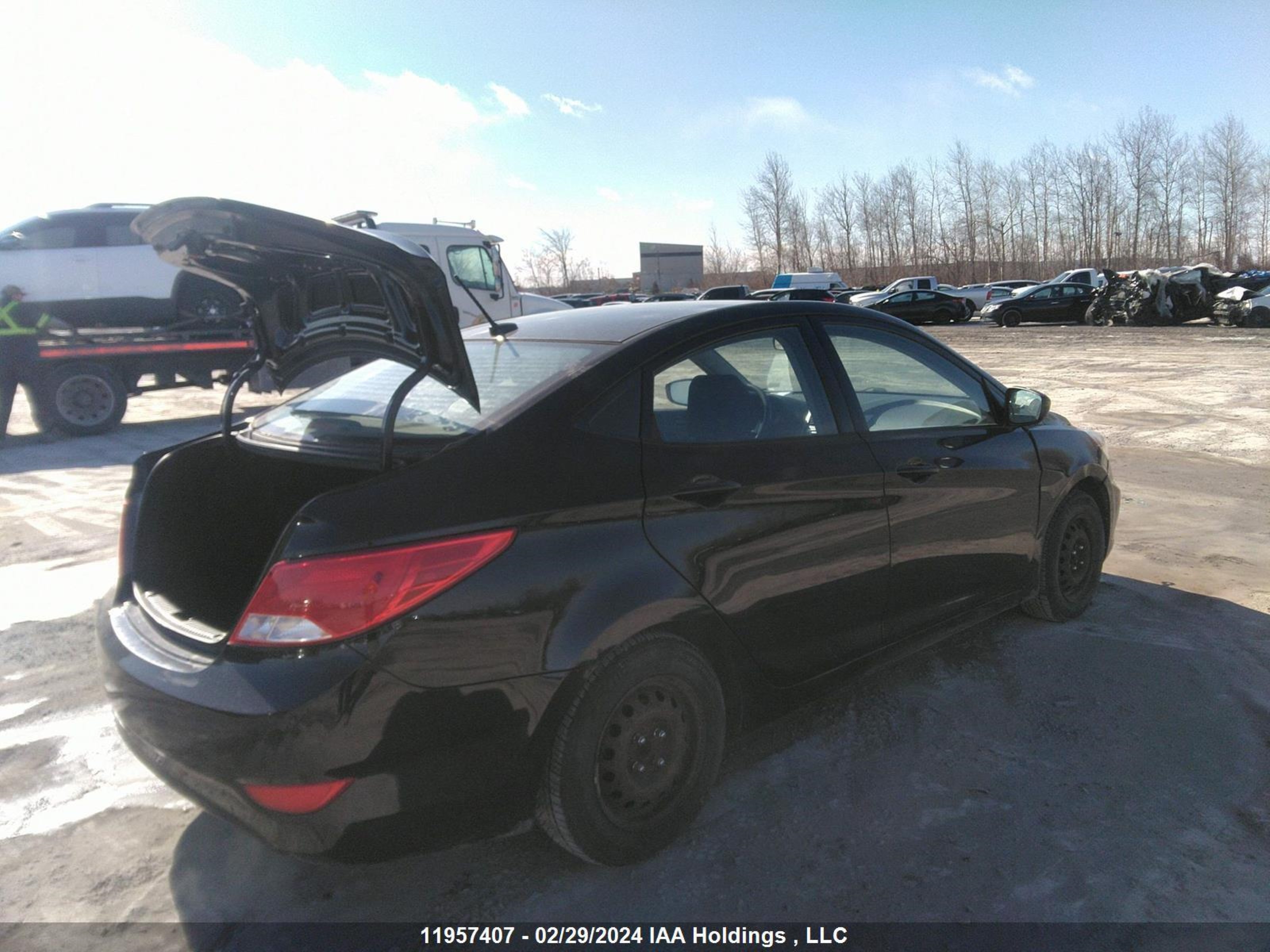 Photo 2 VIN: KMHCT4AE7GU988026 - HYUNDAI ACCENT 