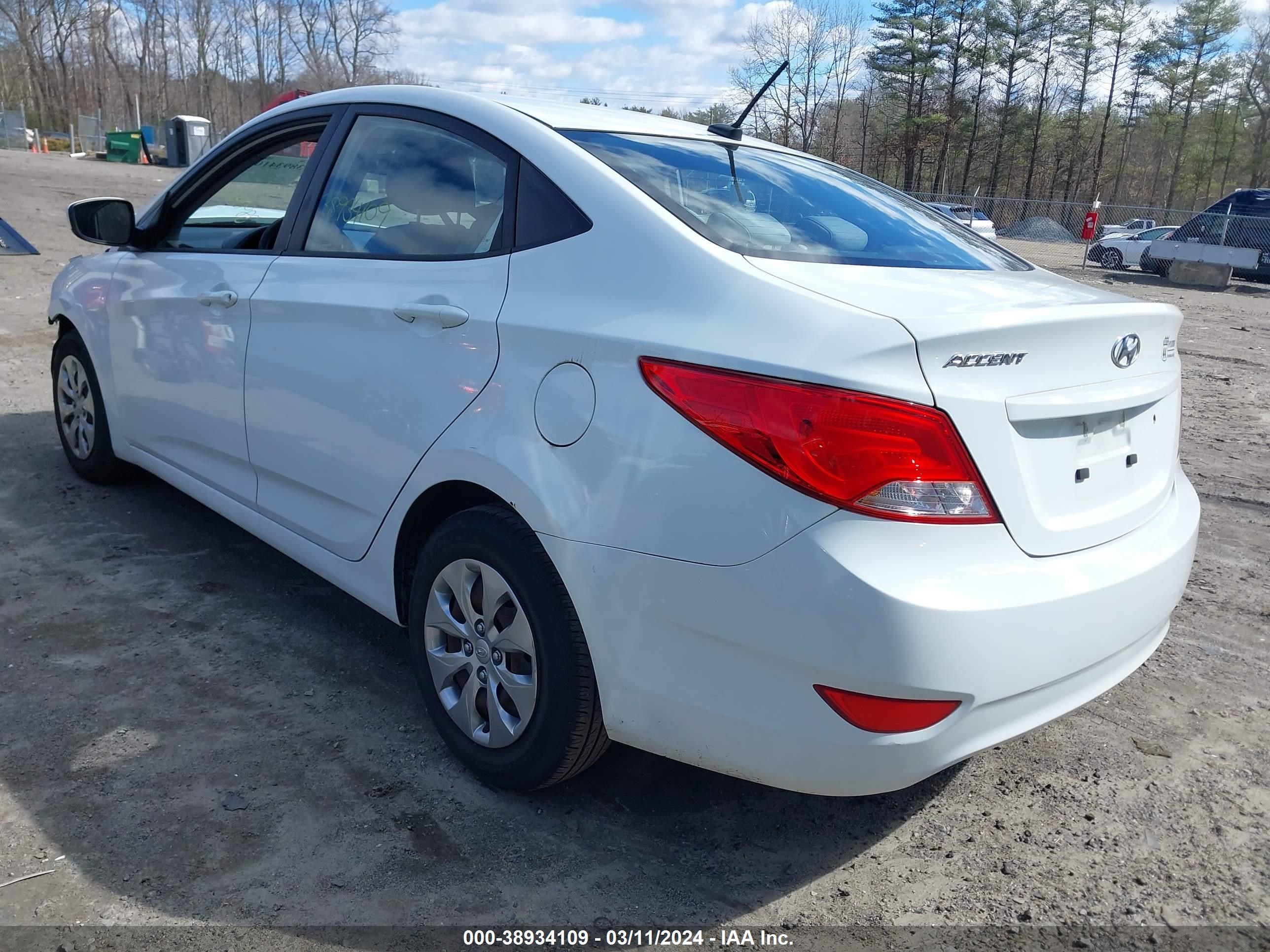 Photo 2 VIN: KMHCT4AE8GU021246 - HYUNDAI ACCENT 