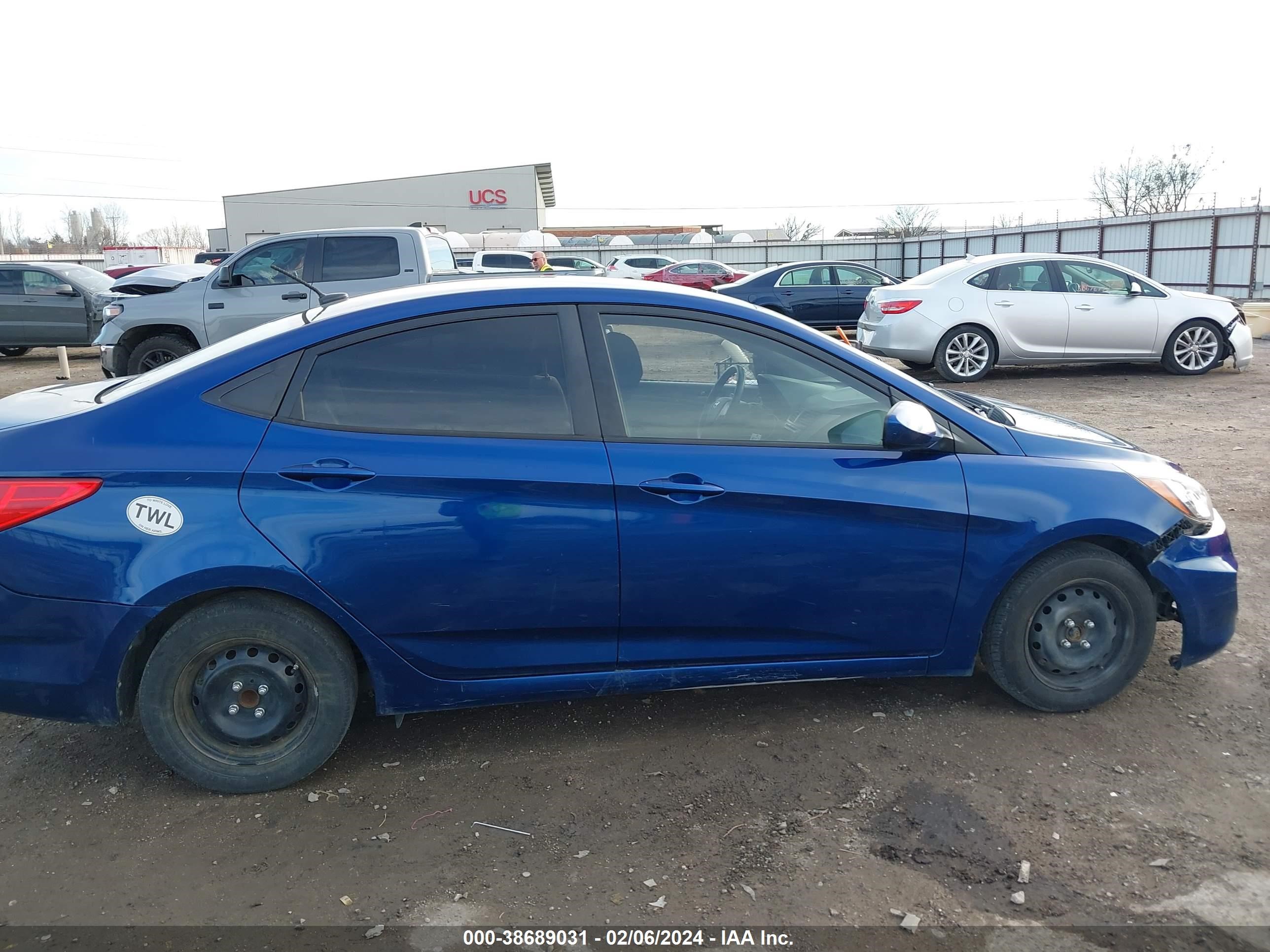 Photo 12 VIN: KMHCT4AE8GU057857 - HYUNDAI ACCENT 