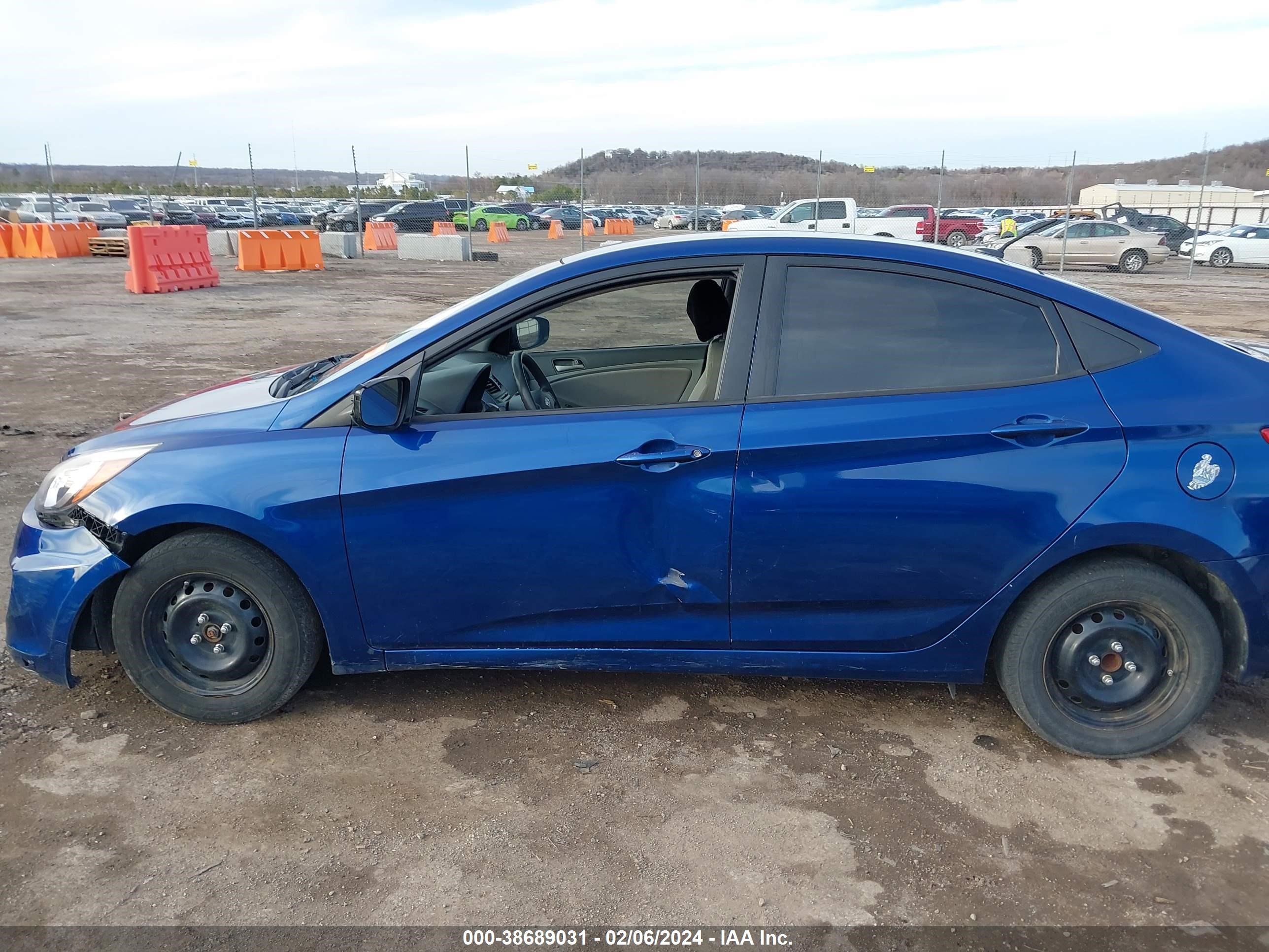 Photo 13 VIN: KMHCT4AE8GU057857 - HYUNDAI ACCENT 