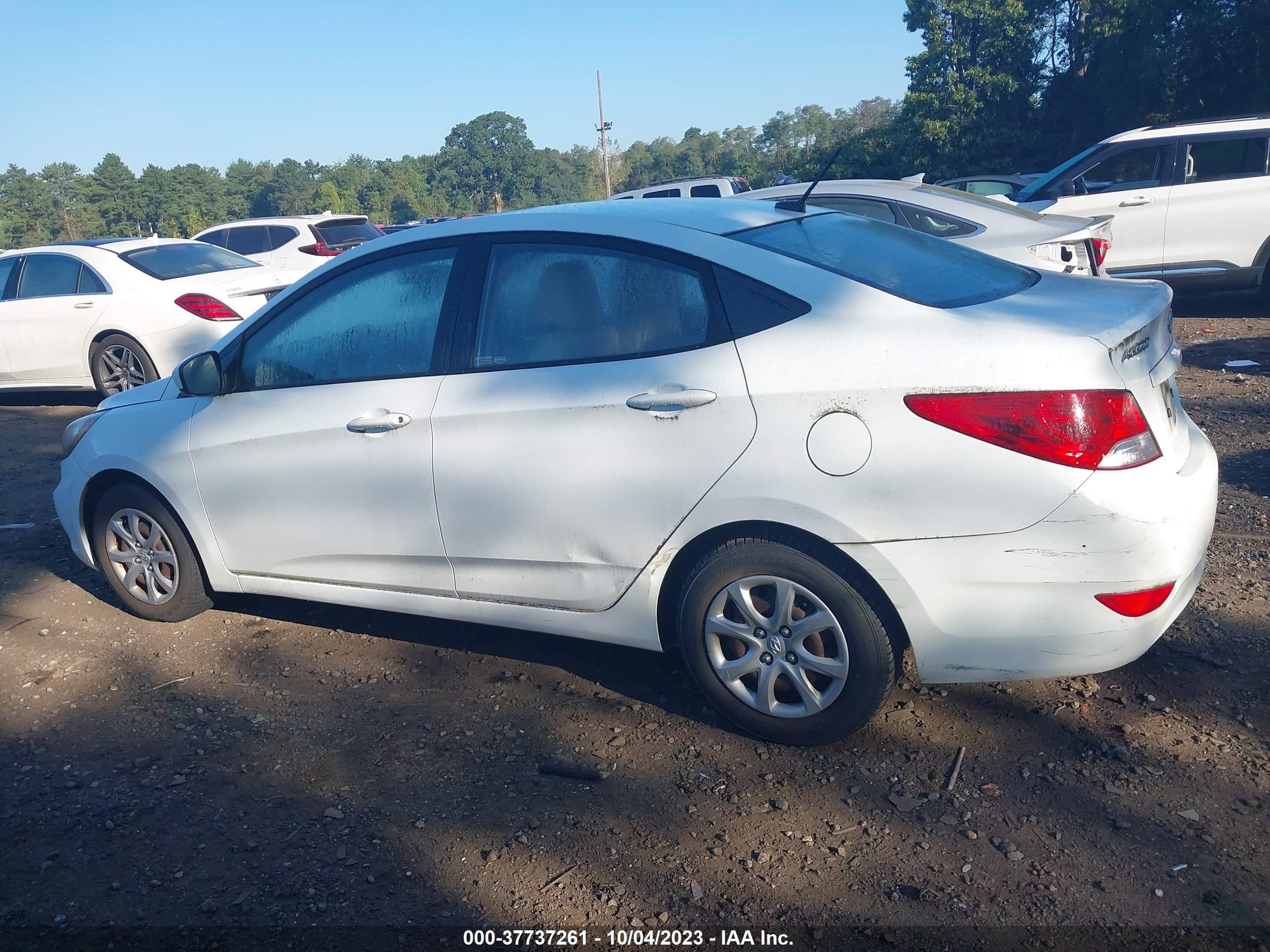 Photo 13 VIN: KMHCT4AE9CU177581 - HYUNDAI ACCENT 