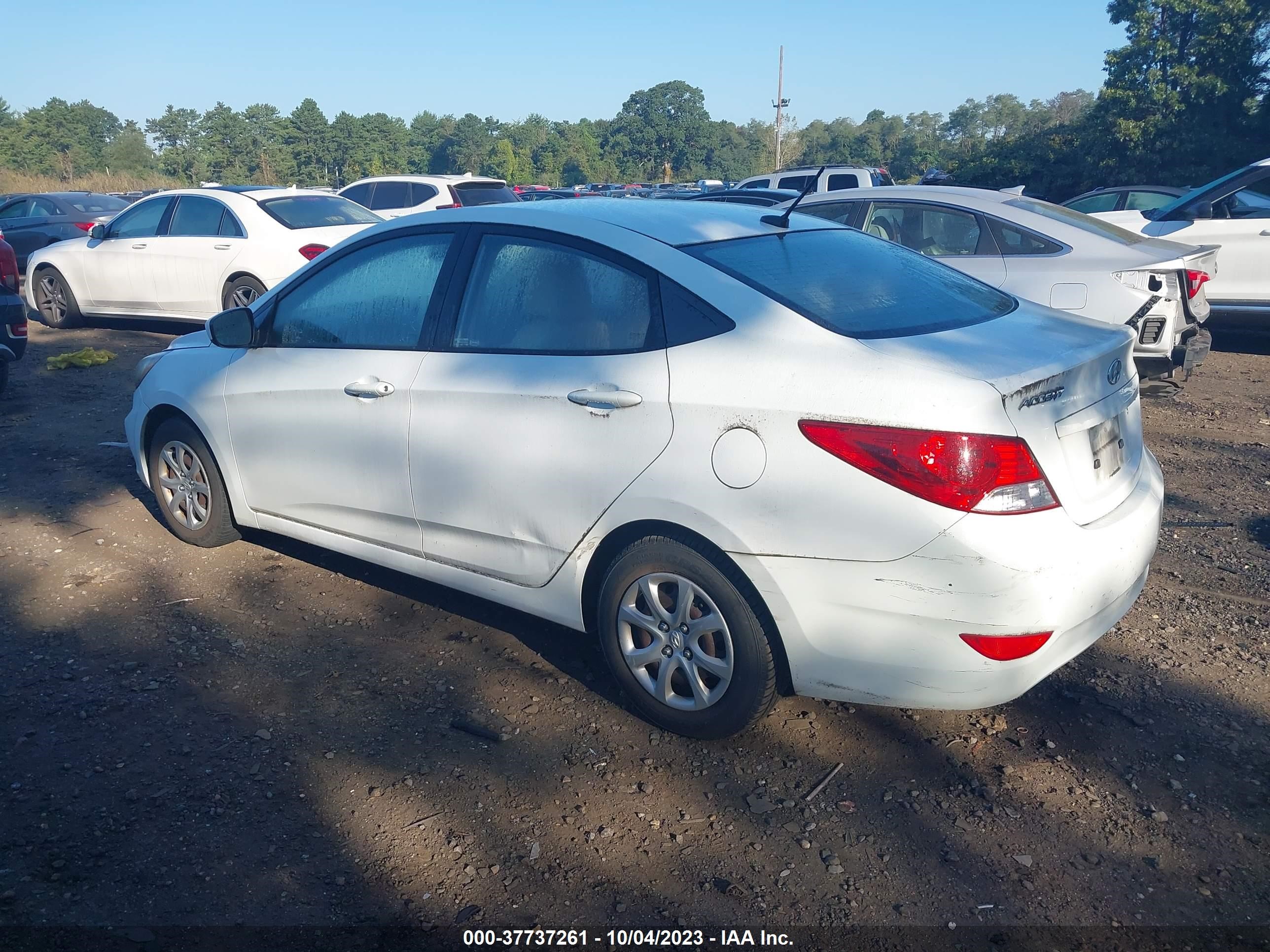 Photo 2 VIN: KMHCT4AE9CU177581 - HYUNDAI ACCENT 