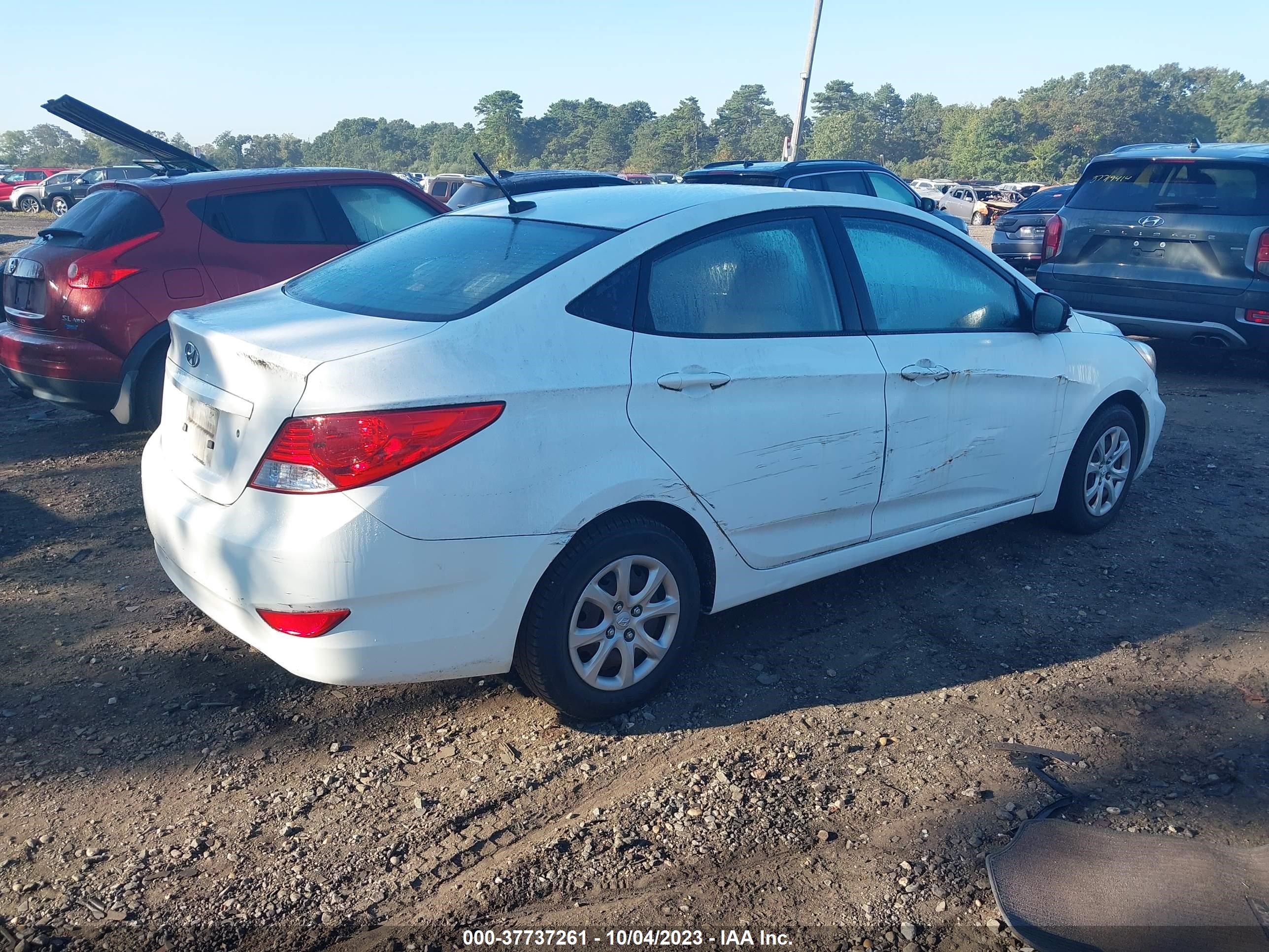 Photo 3 VIN: KMHCT4AE9CU177581 - HYUNDAI ACCENT 