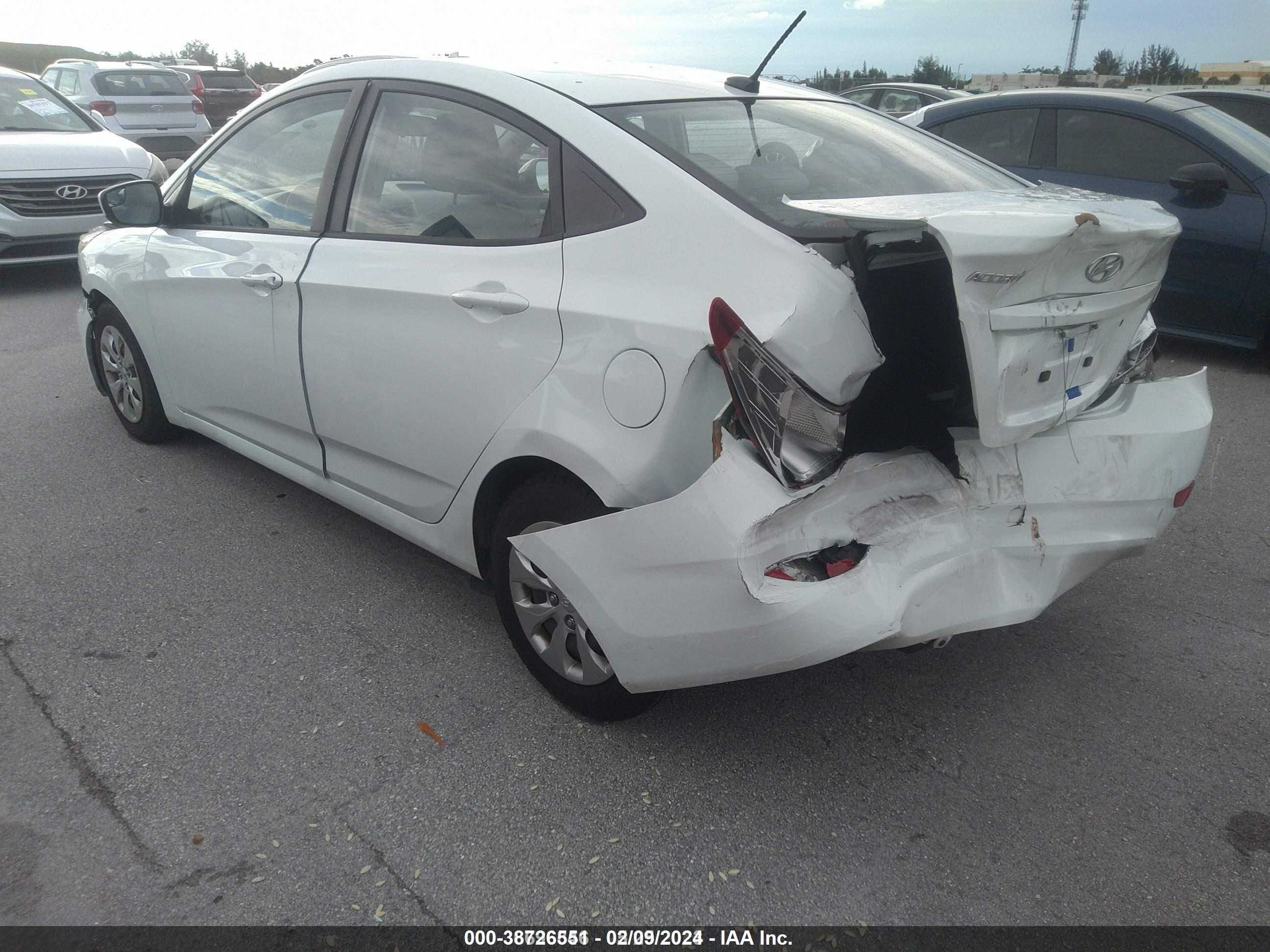 Photo 3 VIN: KMHCT4AE9FU838420 - HYUNDAI ACCENT 